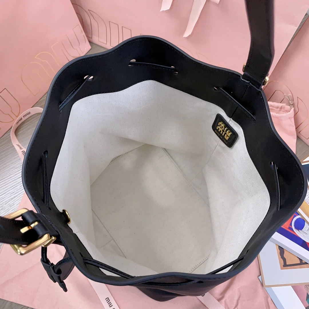 Miu Miu-5be089 - Импортная сумка-ведро из телячьей кожи