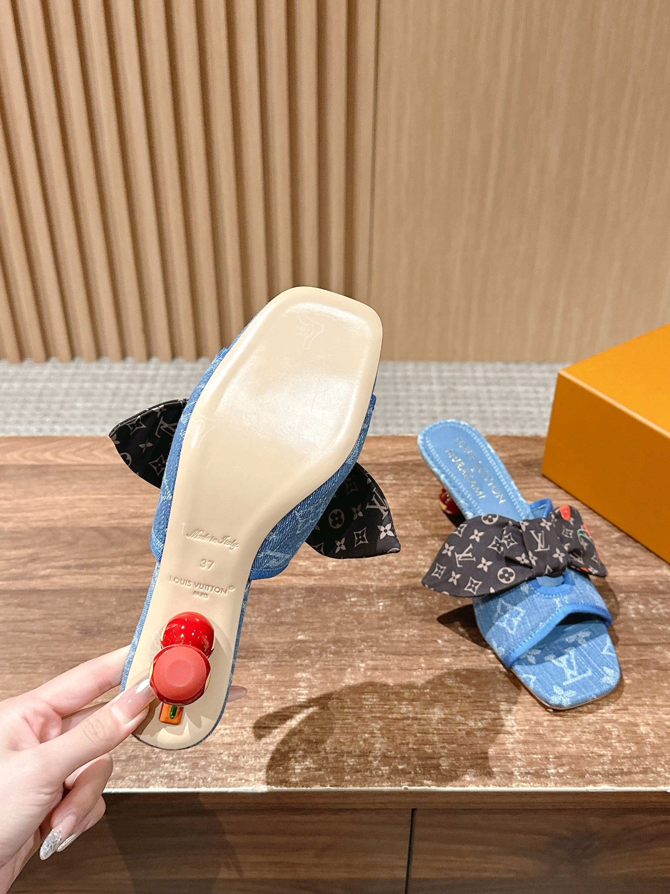 LV - Босоножки на низком каблуке с бантом и вишневым узором - Синие