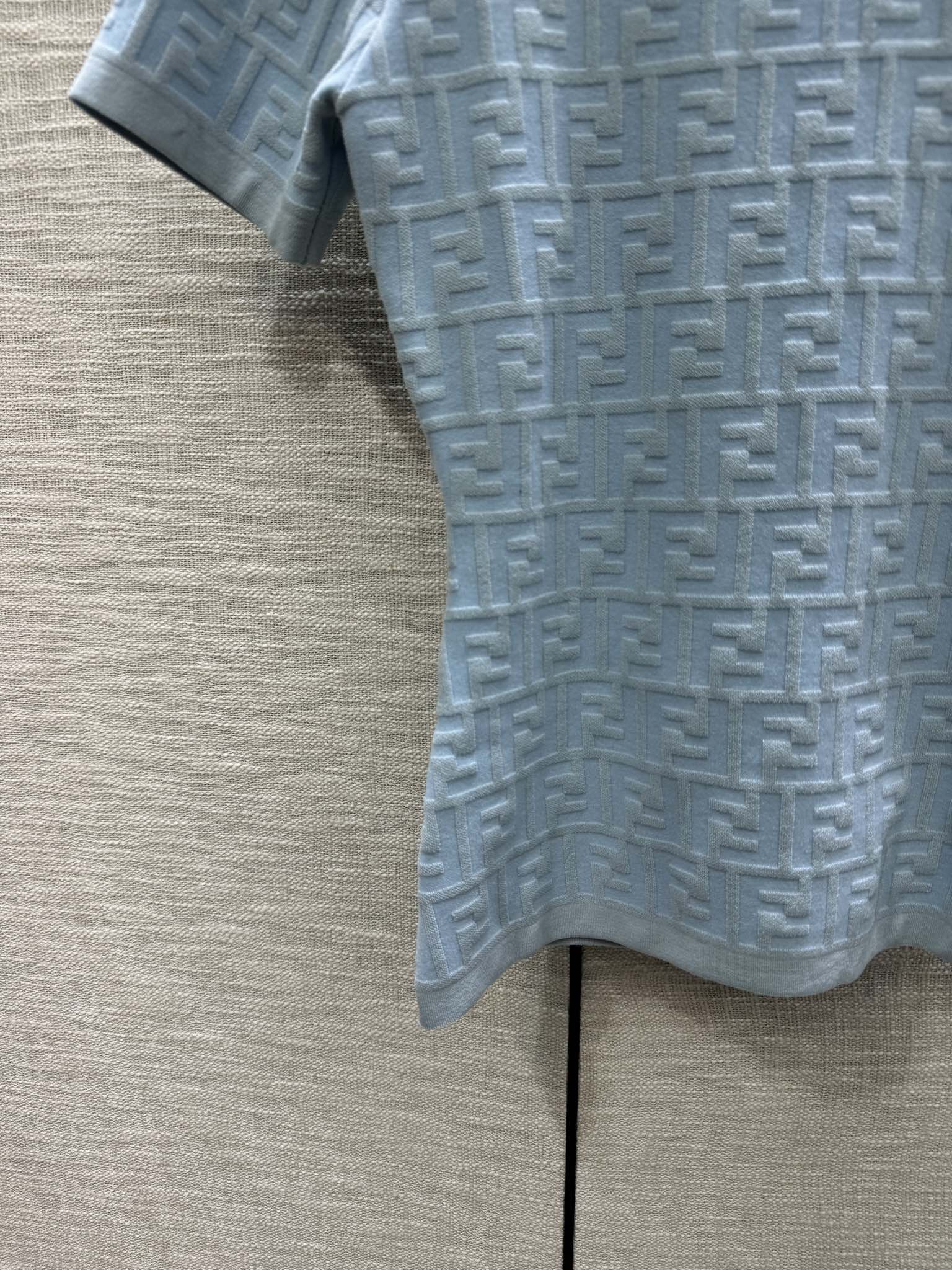 Футболка Fendi-2403 с объемной буквой F, трикотажная, с коротким рукавом, синяя.