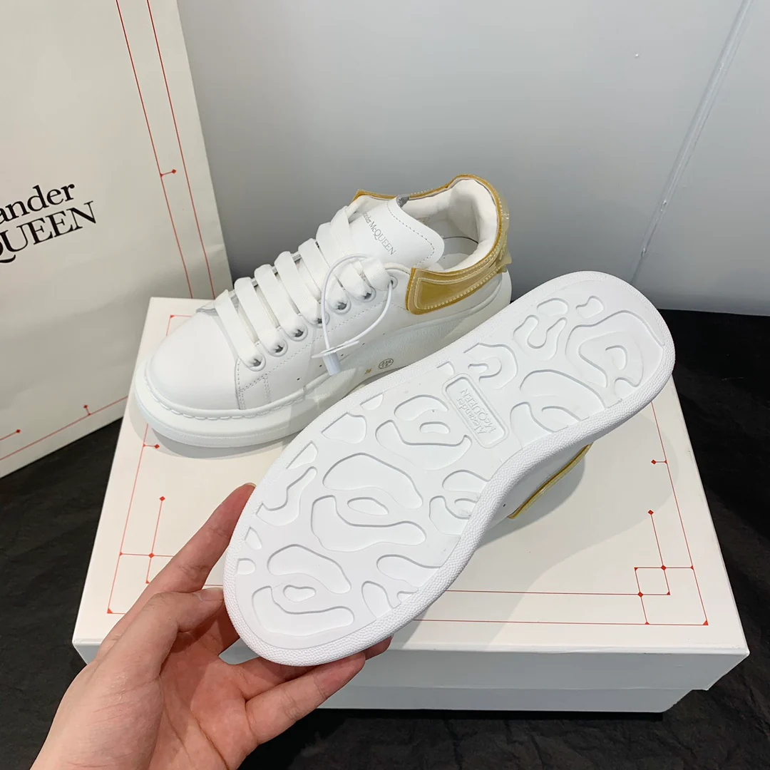 Классические белые кроссовки McQueen - на каблуке-резинке - золотисто-желтые