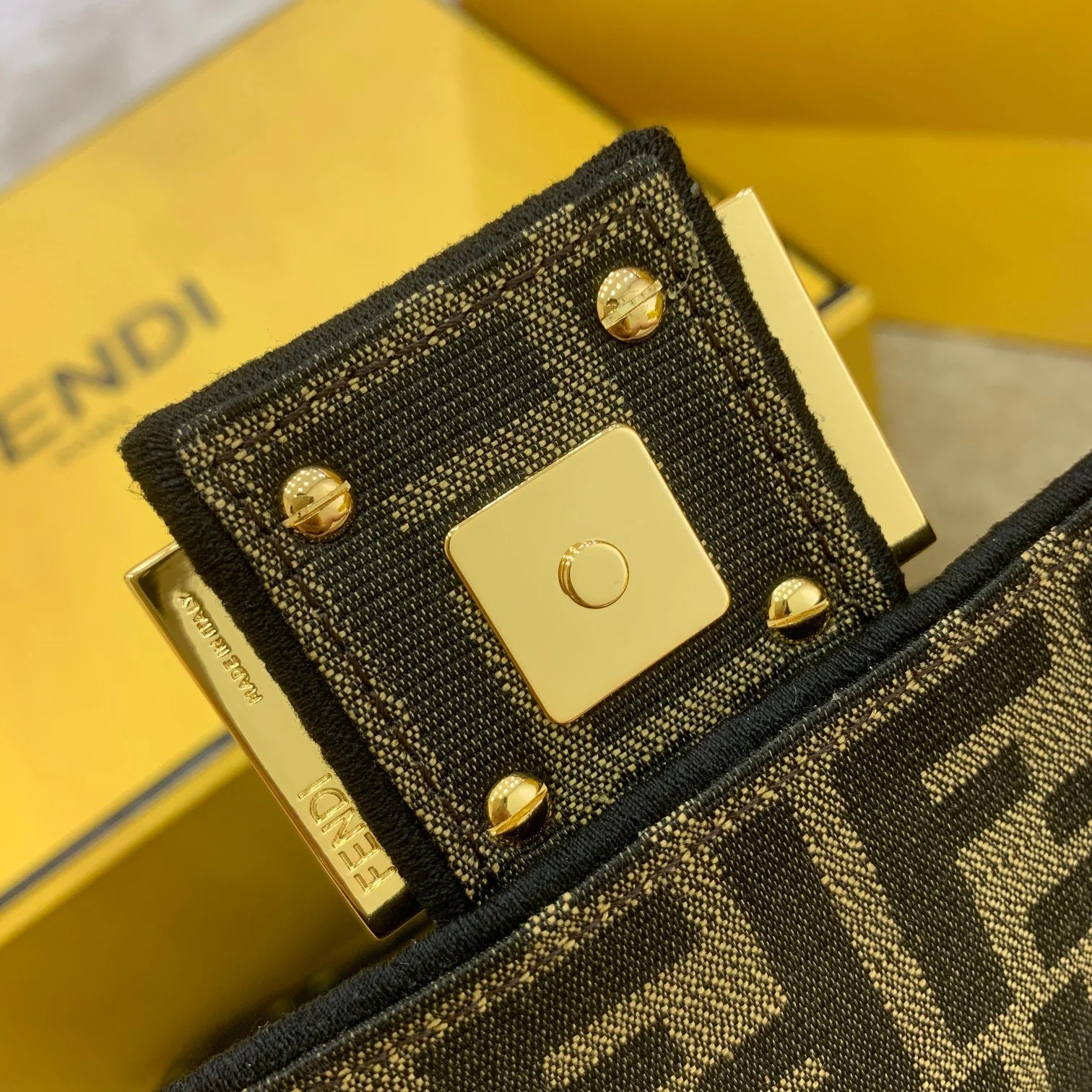 Сумка Fendi Baguette Medium Monogram - 2