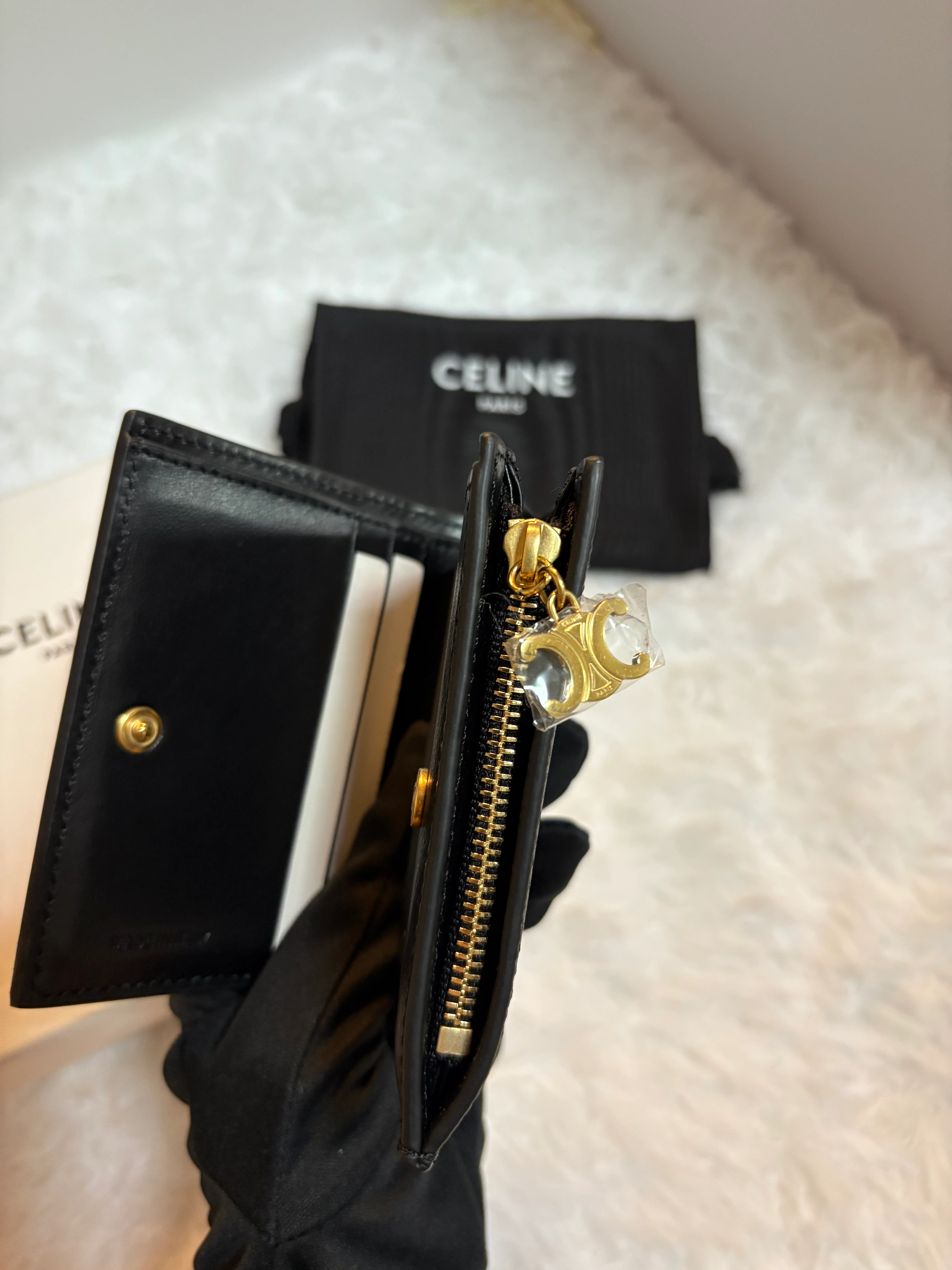 Celine-TRIOMPHE 坠饰粒面牛皮革短款钱包