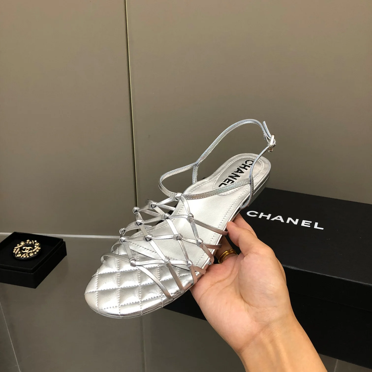 Сандалии Chanel на плоской подошве - 1