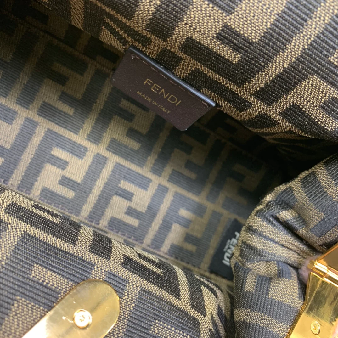 Fendi - первая маленькая шерстяная сумочка