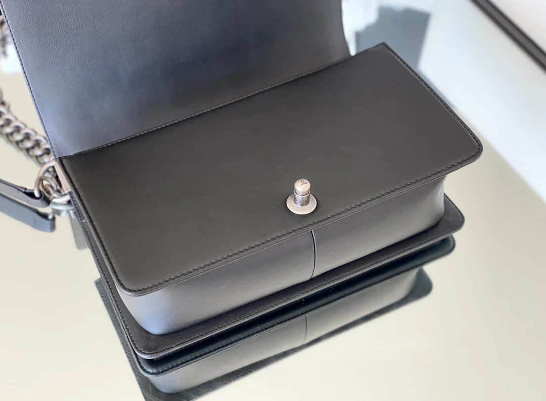 Chanel Boy - 25 см - 45