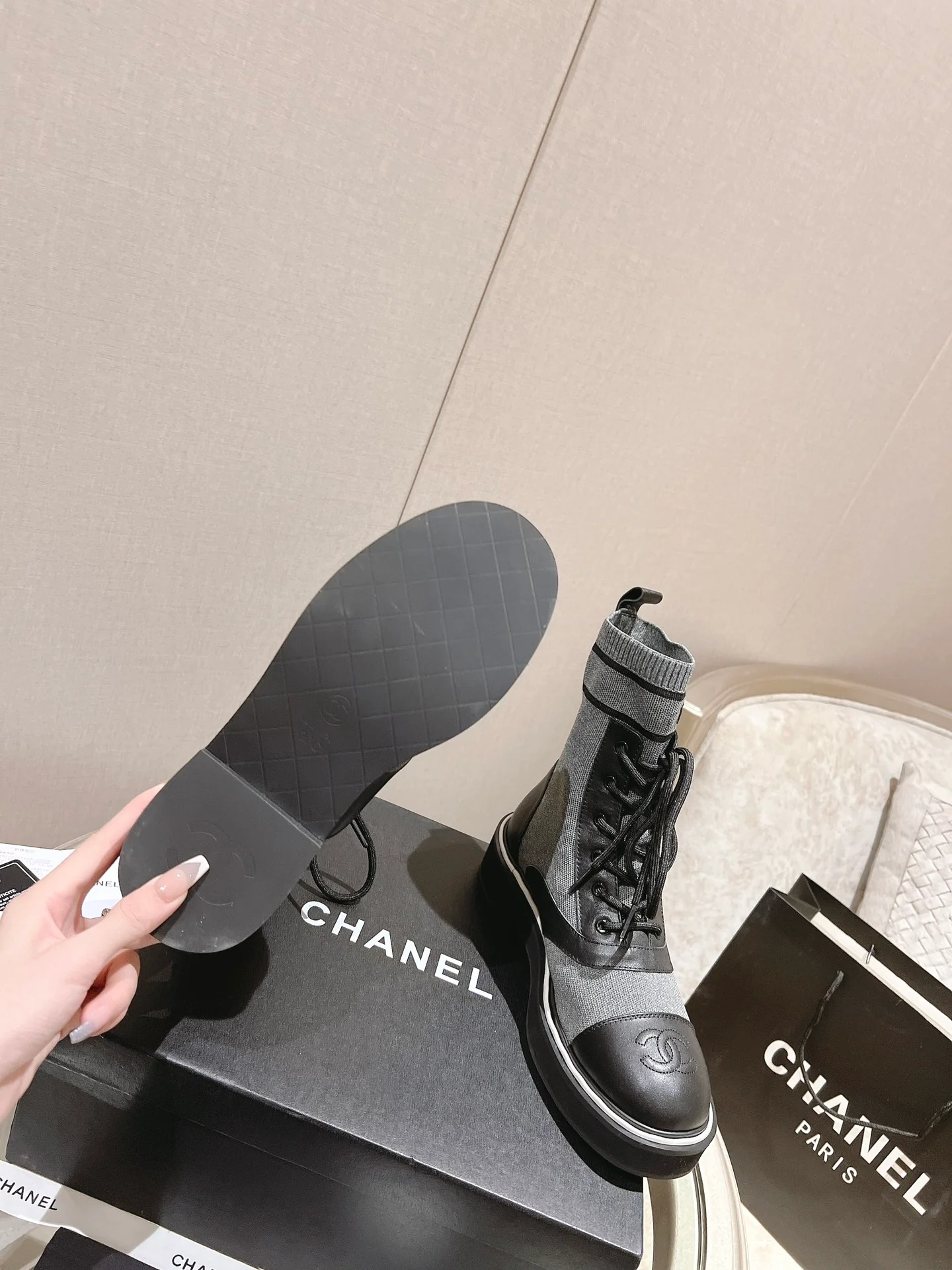 Унисекс лоферы Chanel Paris в стиле подиума, серые.