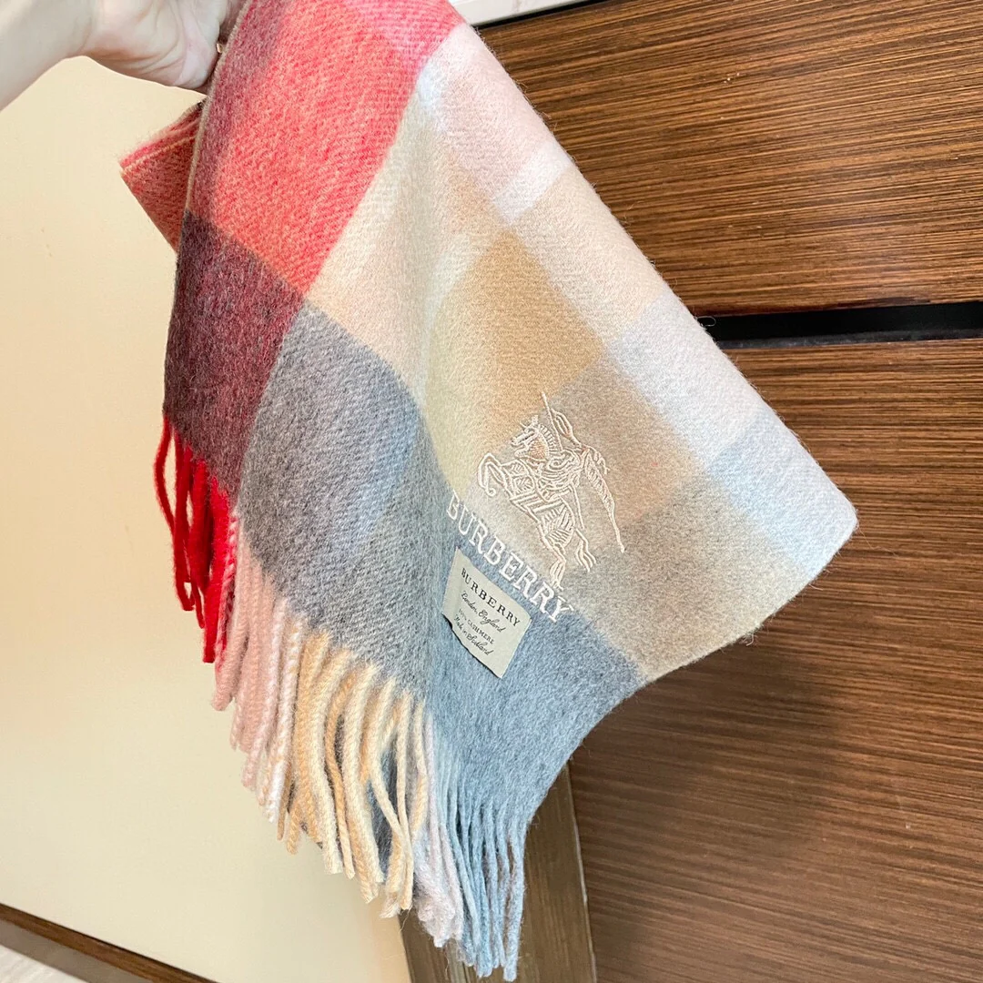 Классический кашемировый клетчатый шарф Burberry с узором 