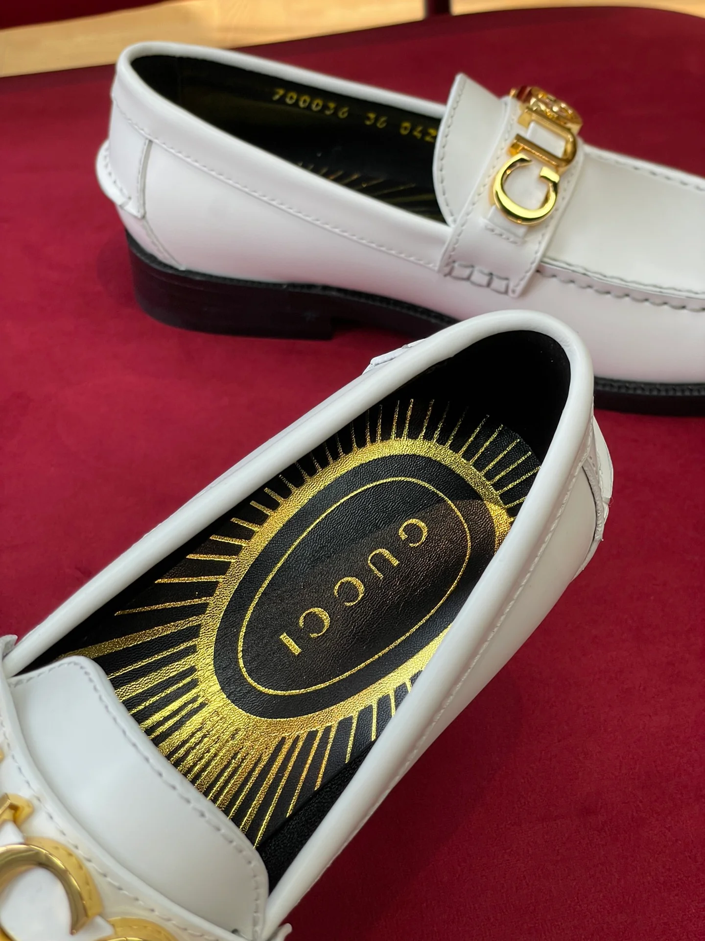 Новинка сезона осень/зима 2022 от Gucci - Лоферы - Белые