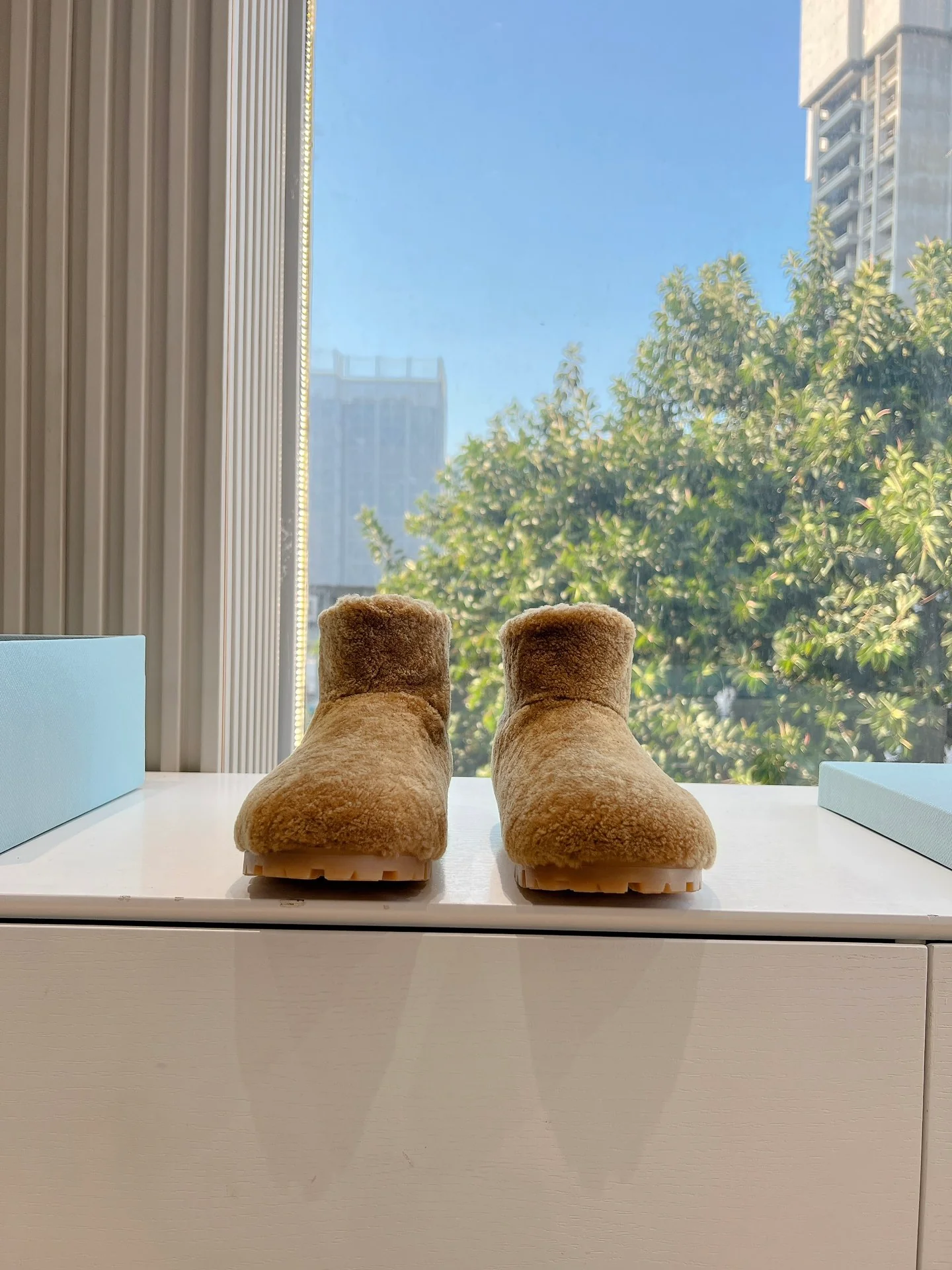 Снежные ботинки на платформе Prada 2024 - коричневые