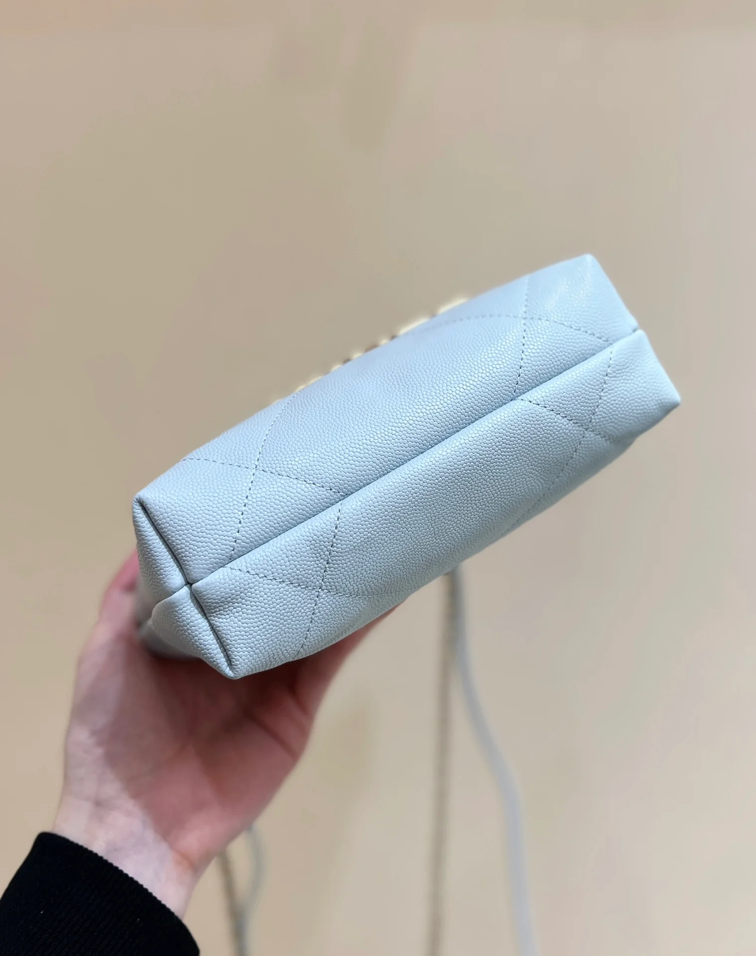 Мини-сумка Chanel Mini 22, лимитированная серия, мусорный мешок - белый.