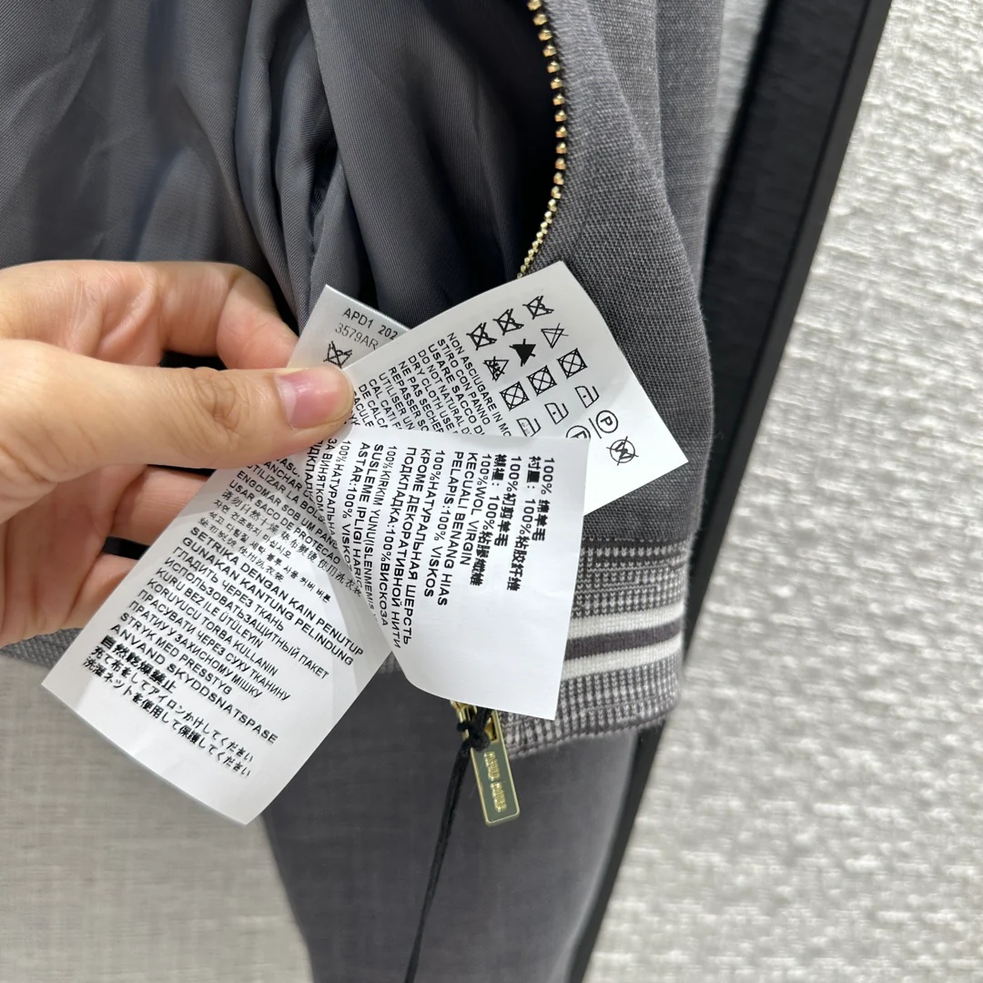 Miu Miu - 2404-24 Новинка ранней весны - Серый костюм