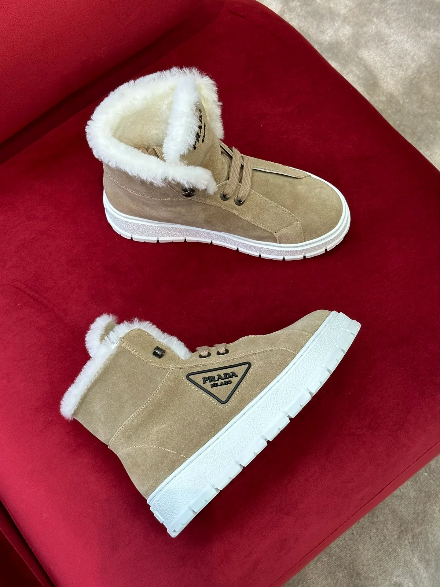 Prada - Новинка сезона осень/зима 2022 - Замшевые шерстяные кроссовки