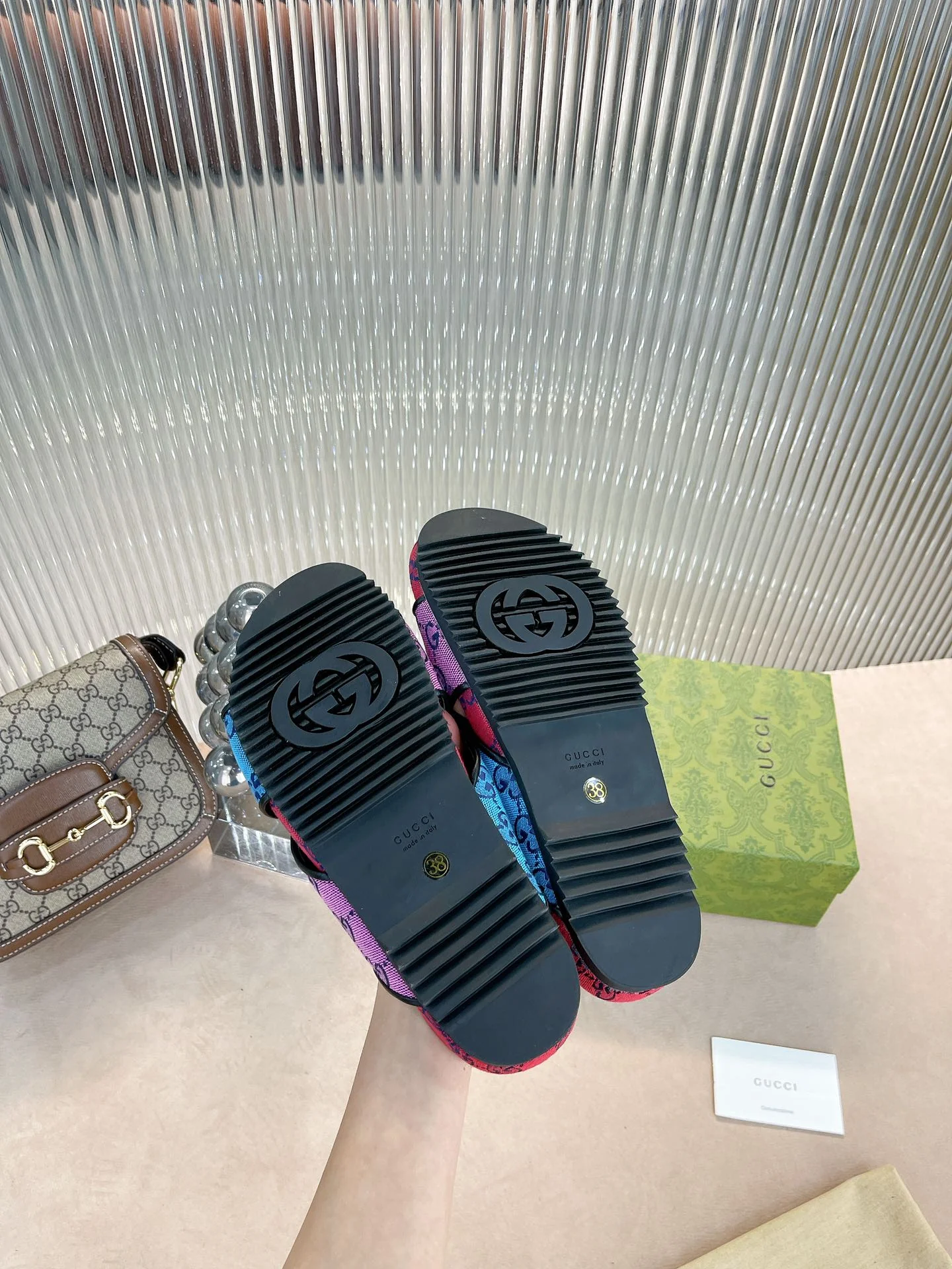 Сандалии Gucci на платформе с перекрестными ремешками - 1