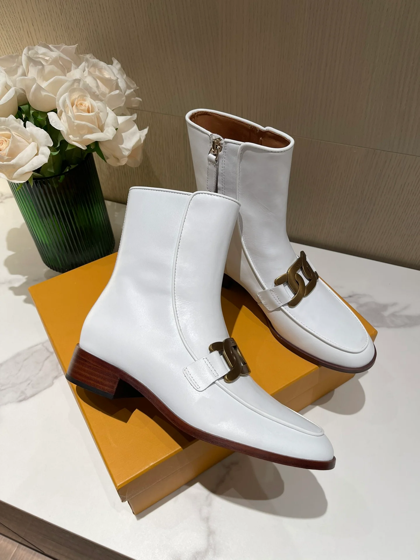 Tods - Новинка сезона осень/зима 2022 - Ботильоны на толстом каблуке крупной вязки - 1