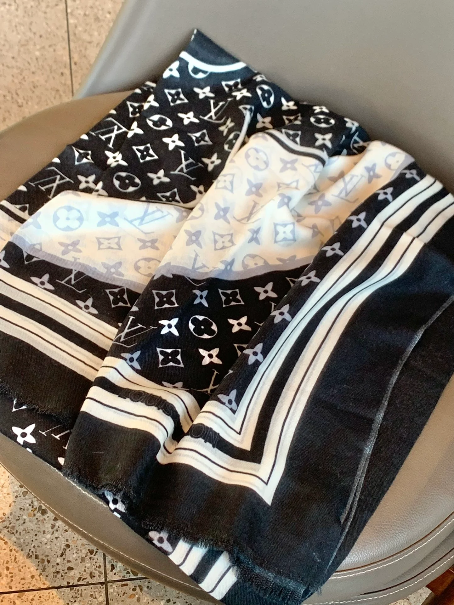 Длинный кашемировый шарф LV - 100-200 см - черный