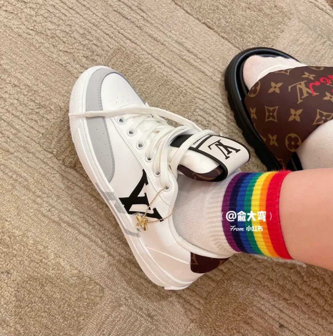 Обувь LV - кроссовки/повседневная обувь LV Trainer - серо-белый вариант