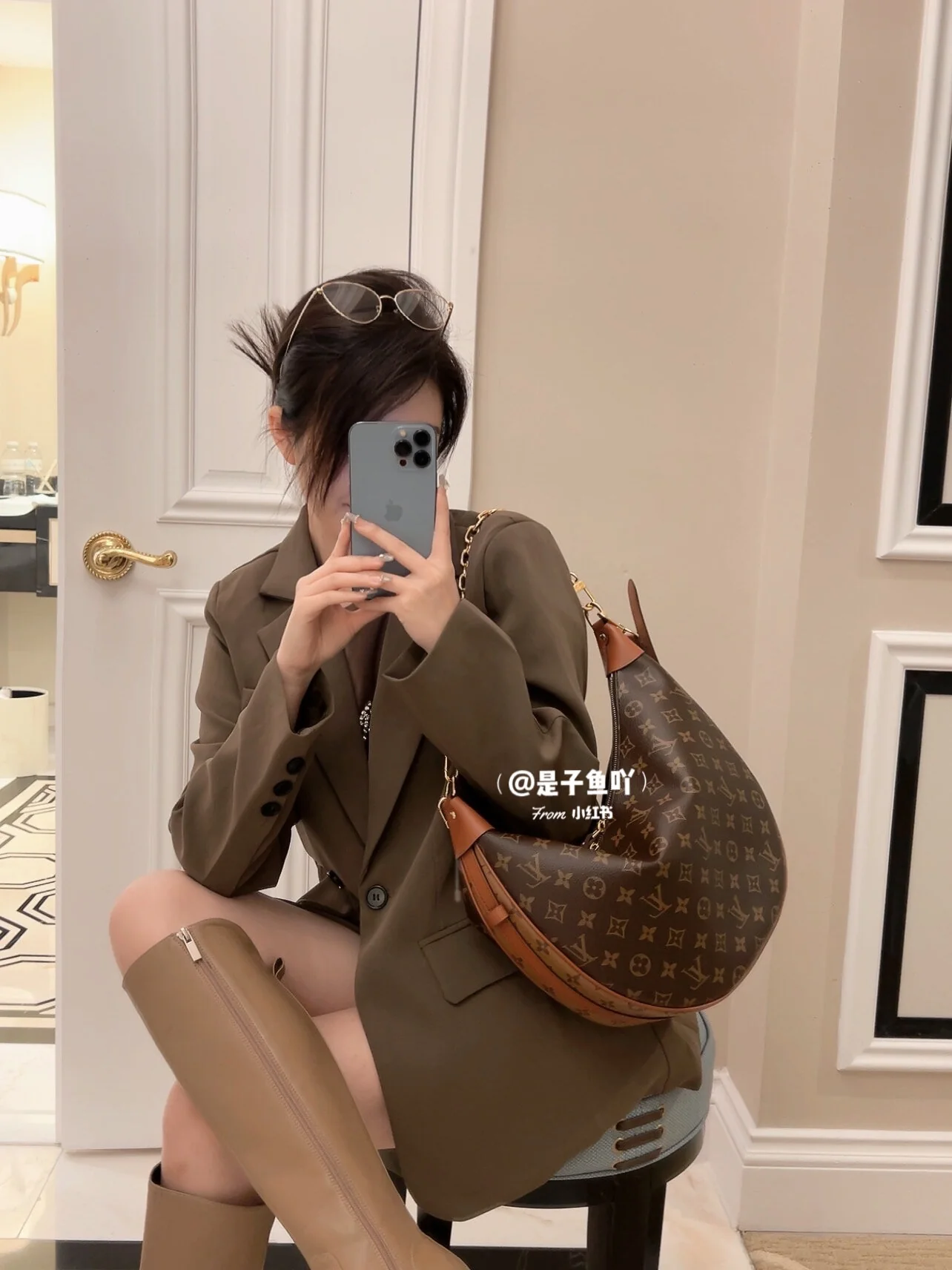 m46311-LV-loop-hobo-monogram большая сумка-полумесяц