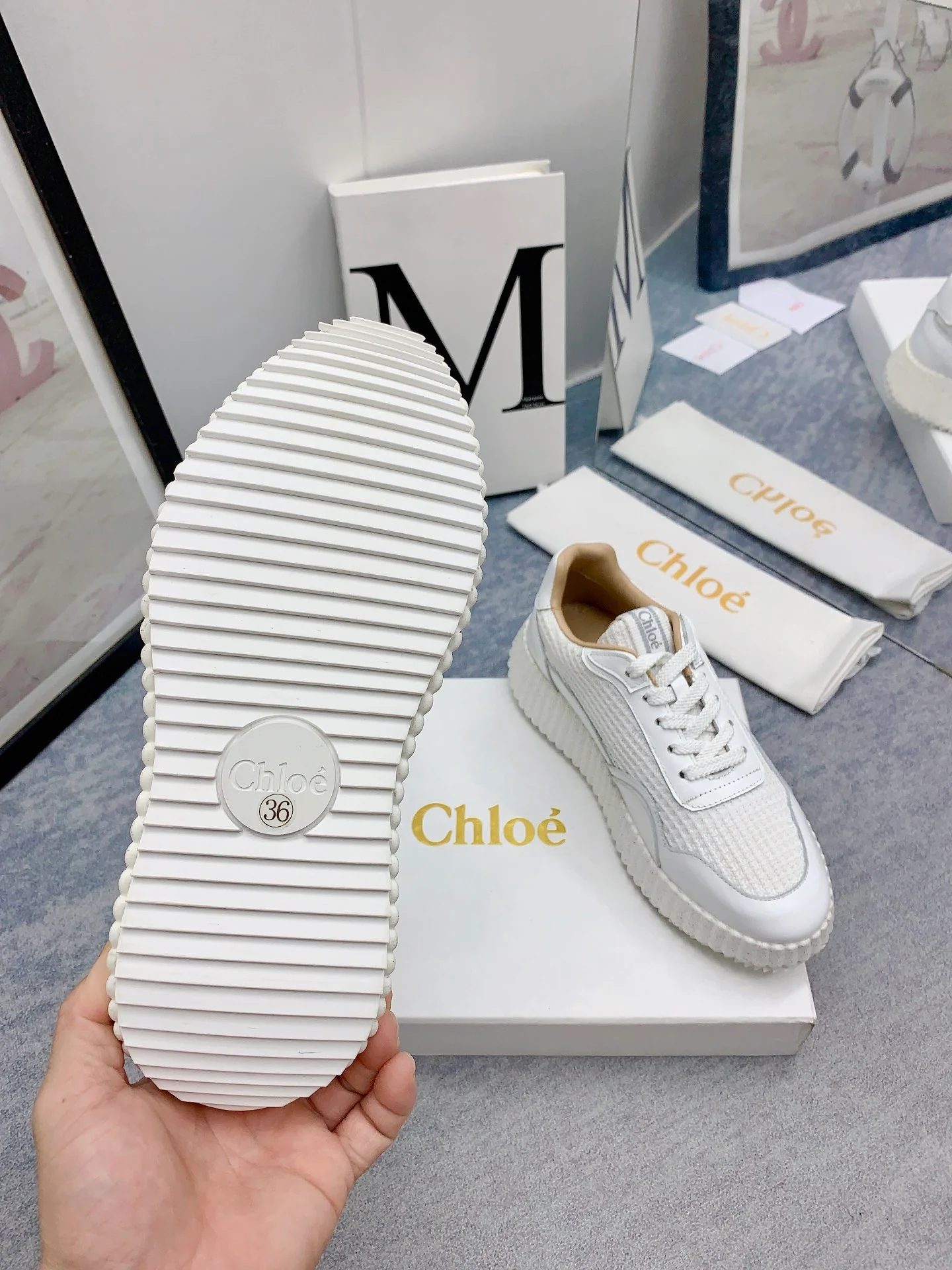 Кроссовки Chloe Nama из серии Rainbow - белые.
