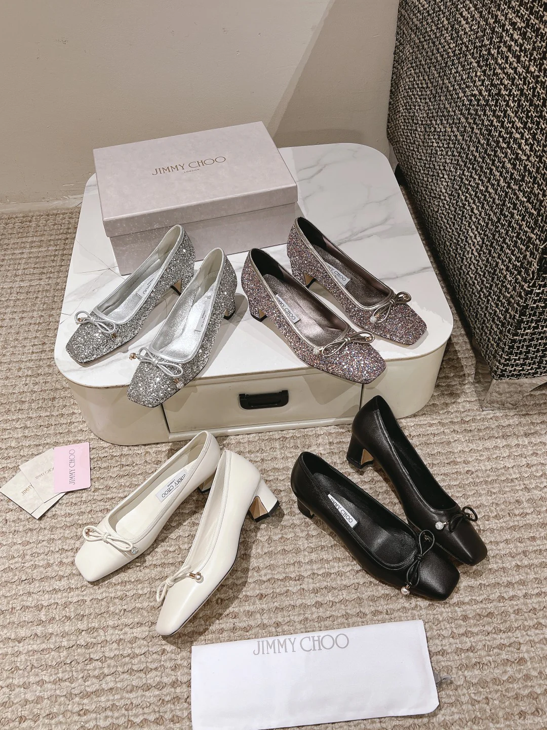 Джимми - Простые туфли на низком каблуке с острым носком