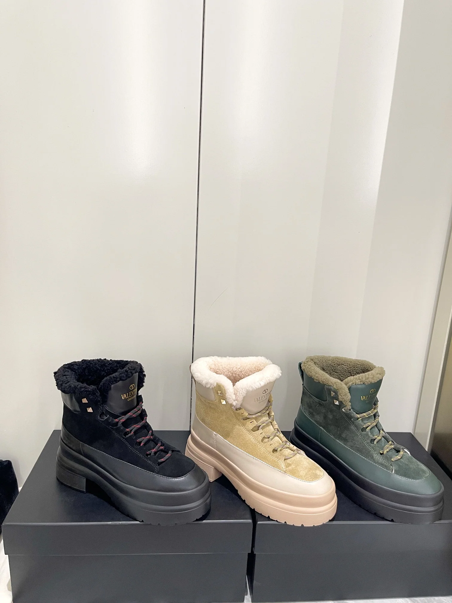 Новинка сезона осень/зима 2022 от Valentino - Снежные сапоги - 1