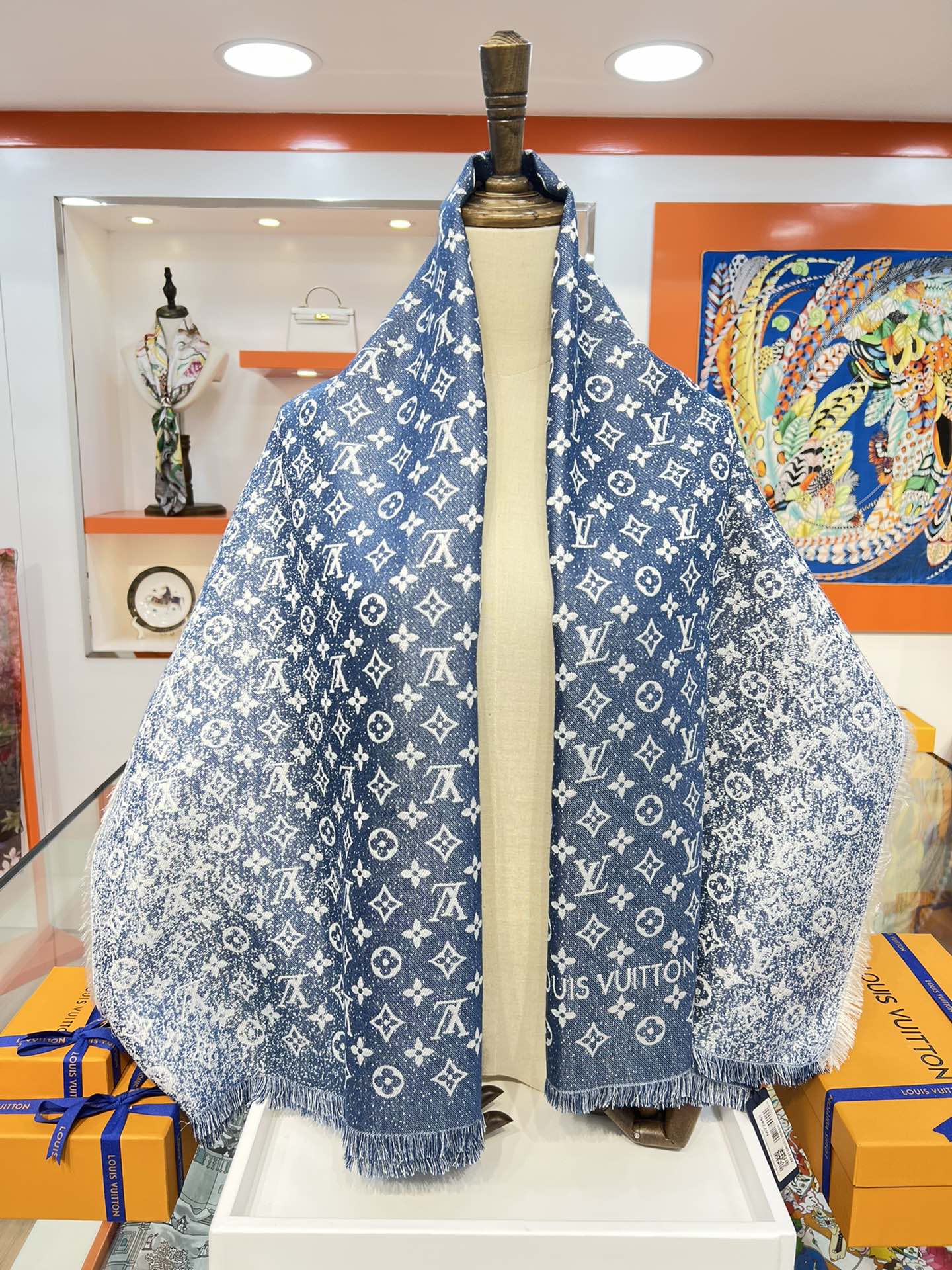 LV - Градиентная джинсовая шаль с монограммой - джинсовая ткань - градиент - 142 - 5 см - 2