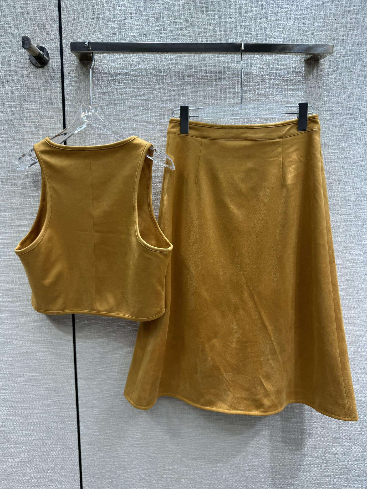 Экологичный жилет-комплект Chanel 2403 из искусственной замши