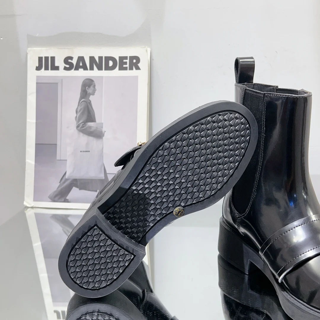 Новинка сезона осень/зима 2023 от Burberry - Ботильоны на массивном каблуке - Черные