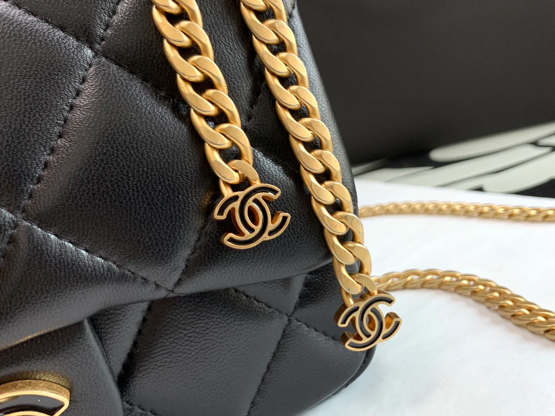 Chanel Новинка 2022 года - Квадратная сумка-мешок с эмалированными пуговицами - 3 шт.