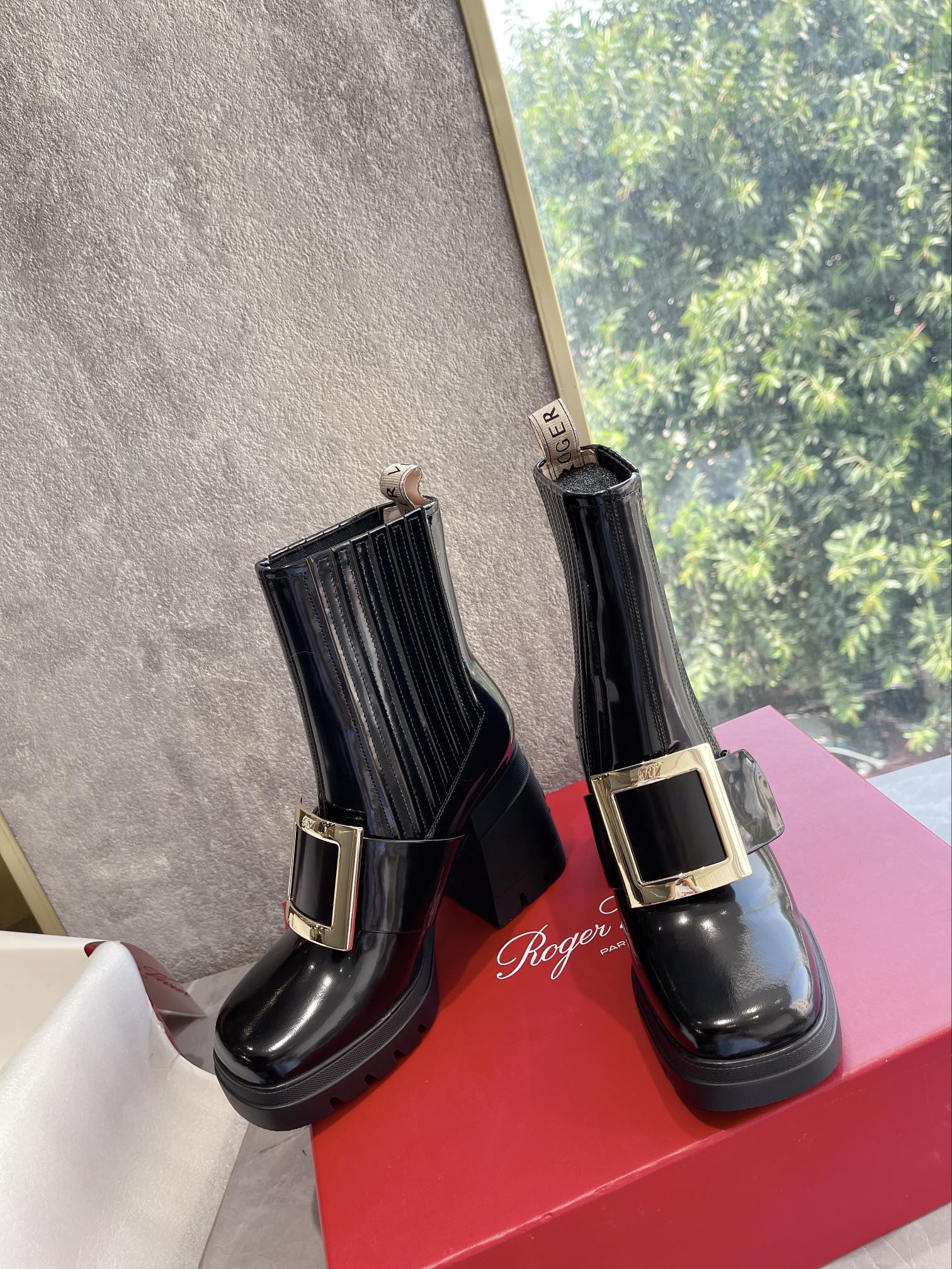 Новинка осенне-зимней коллекции RV-2022 - Ботильоны на массивном каблуке.