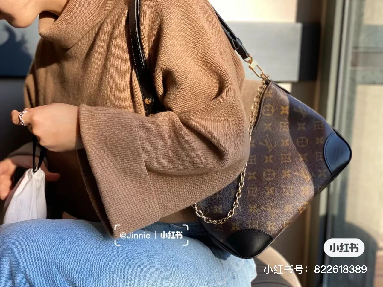 m45831-LV-boulogne croissant bag-over-shoulder/crossbody bag