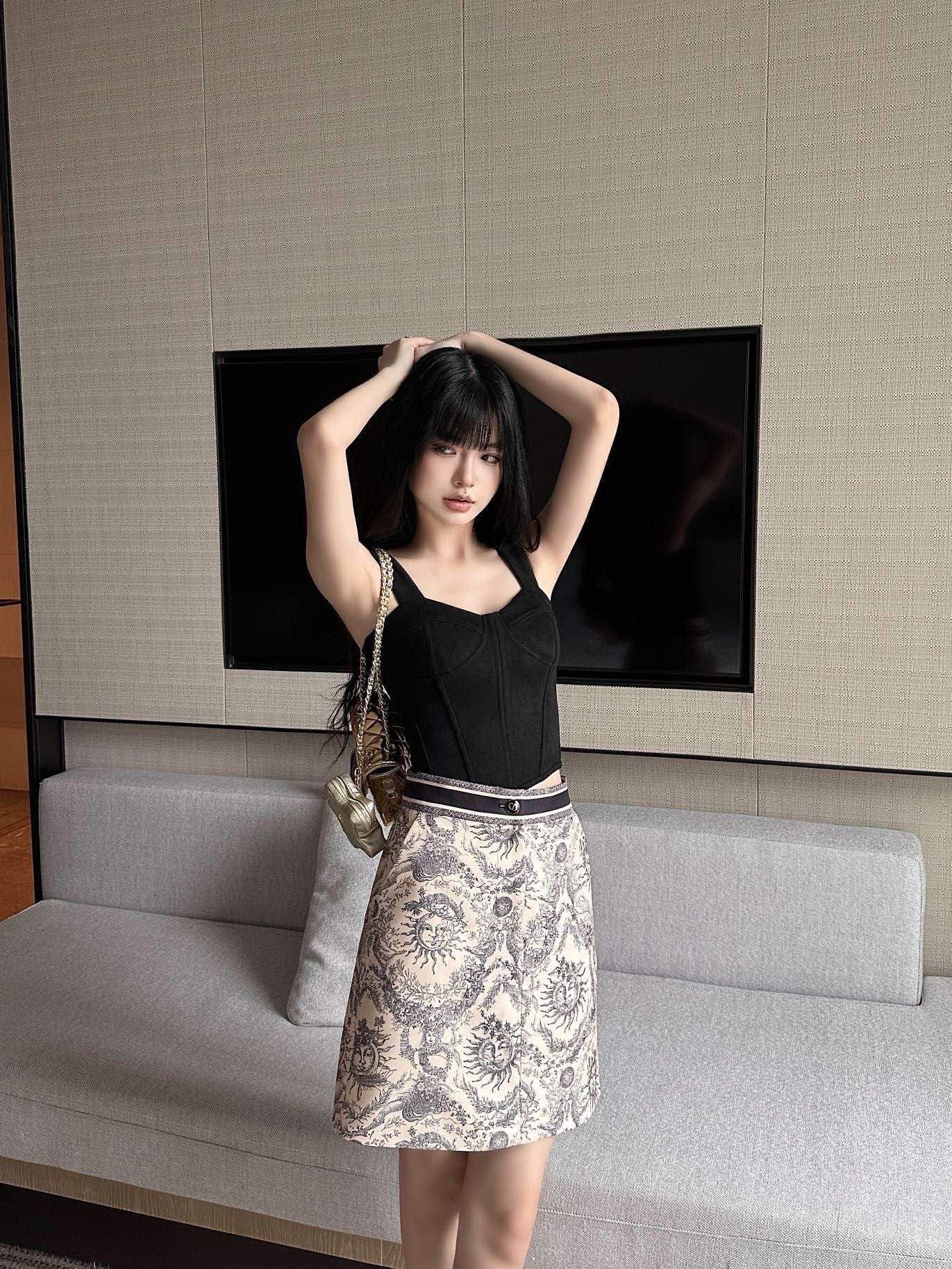 Мини-юбка А-силуэта Dior 2403 из коллекции Apollo — черная.