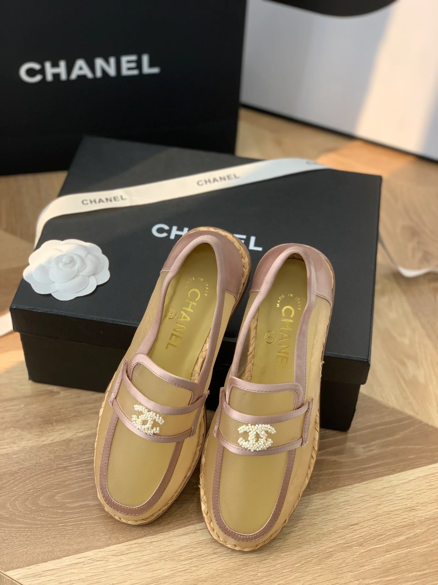 Chanel - Абрикосовые полупрозрачные лоферы