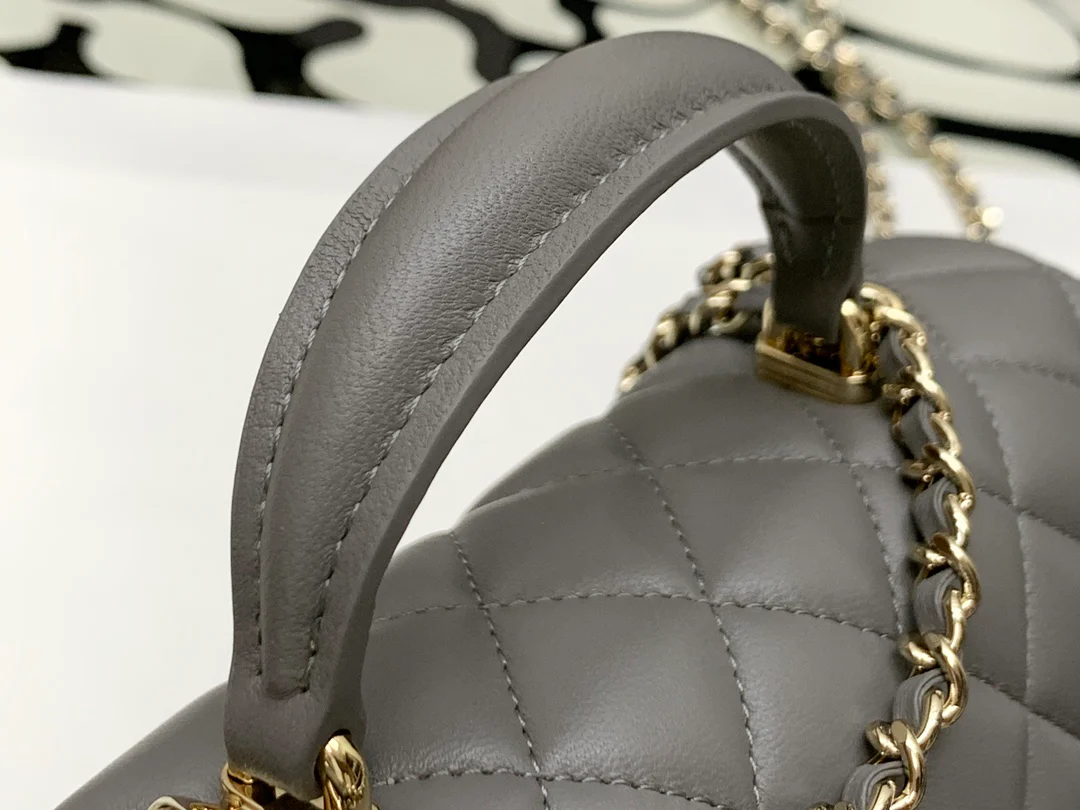 Весенняя коллекция Chanel 2022 - сумка CF - серая