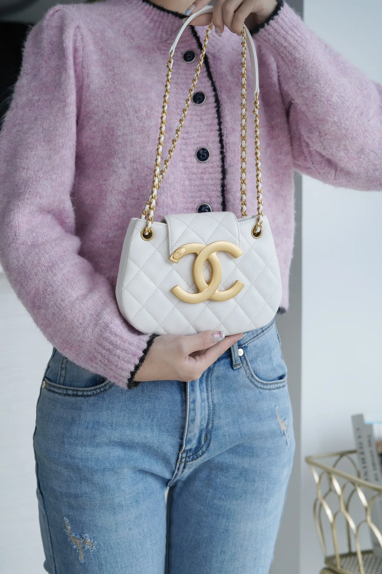 Chanel - Новая большая сумка-мессенджер Double C - Белая