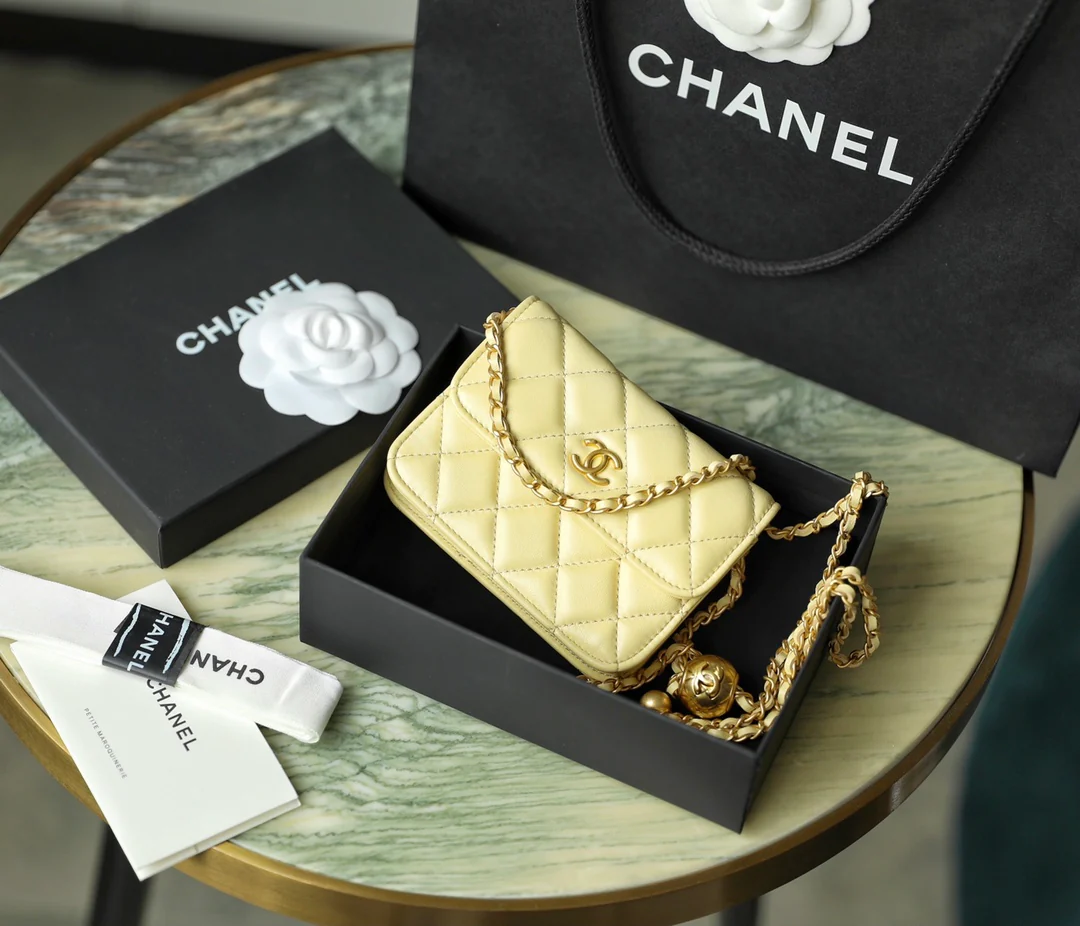 Сумка через плечо Chanel Little Gold Ball Collection - на цепочке - из овечьей кожи - 1 шт.