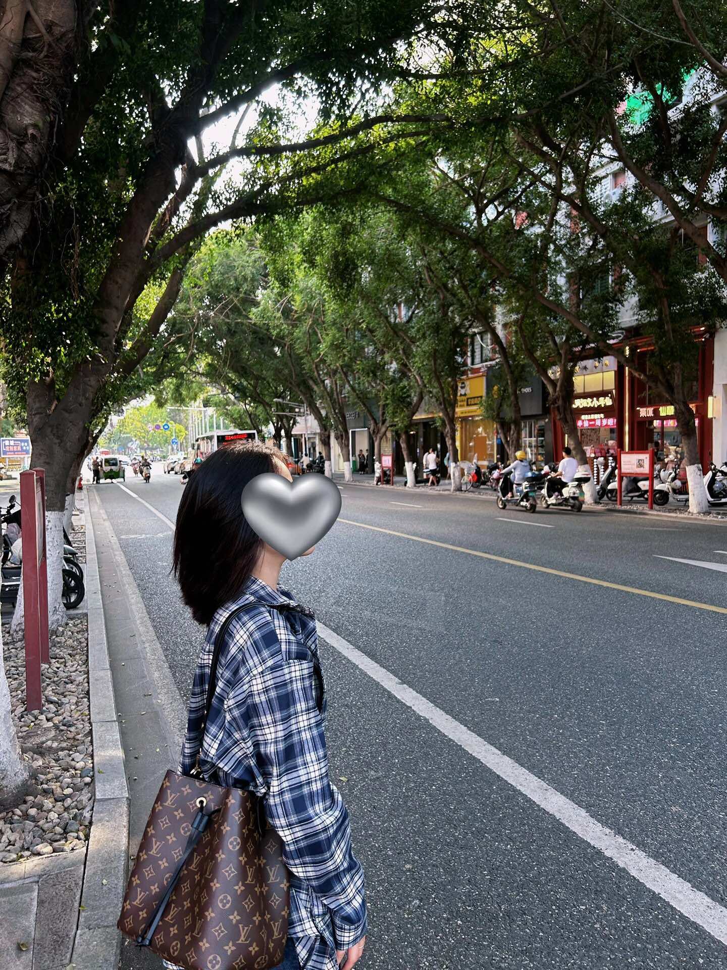 m44020-LV-neonoe-mm-Сумка через плечо - Черная