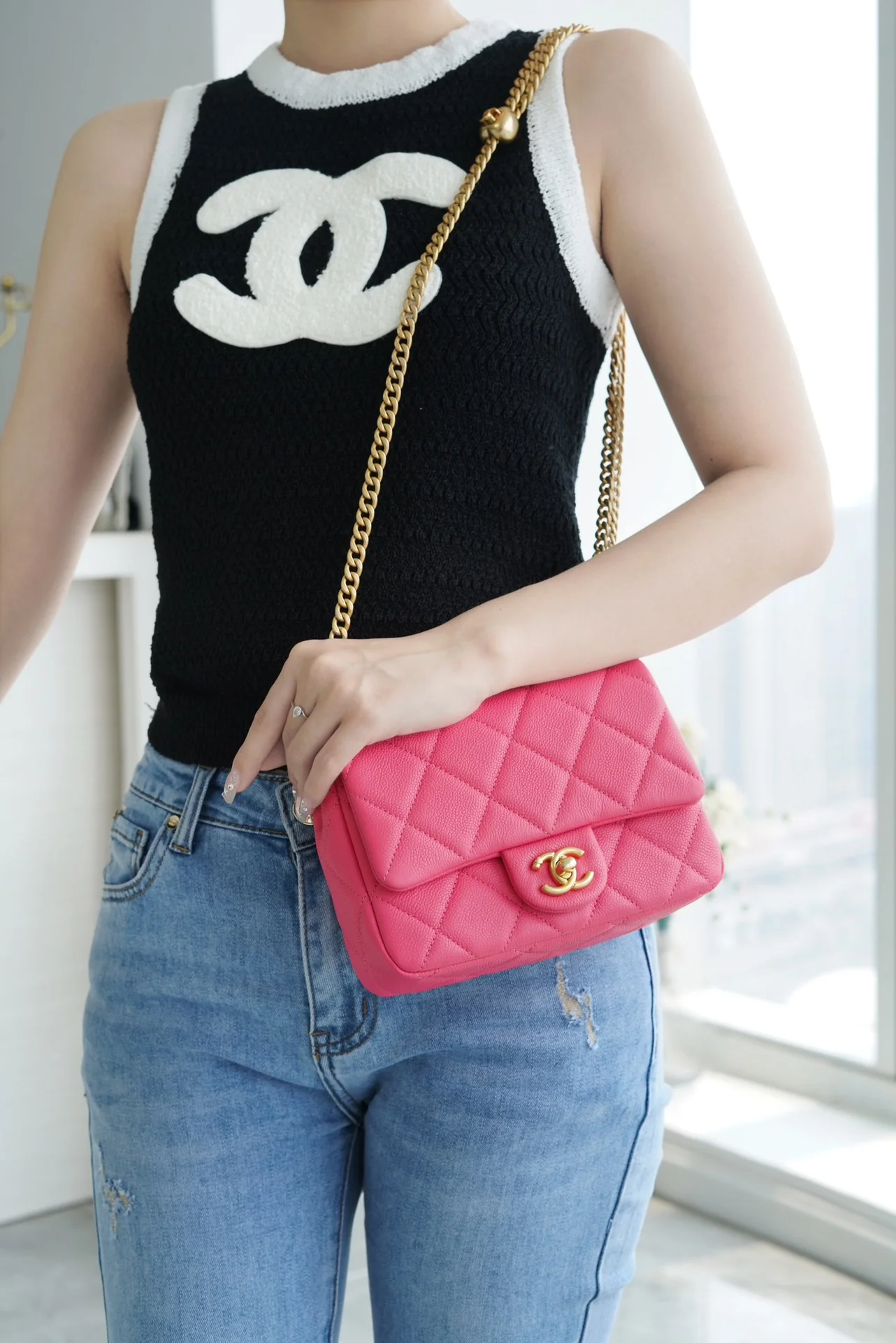 Новинка сезона весна/лето 2023 от Chanel - Сумка на цепочке в форме сердца - Сумка CF - Маленькая - Персиково-розовая