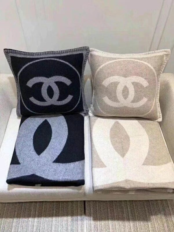 Многофункциональная двусторонняя шаль Chanel - 90% овечья шерсть - 10% кашемир - 140-180 см