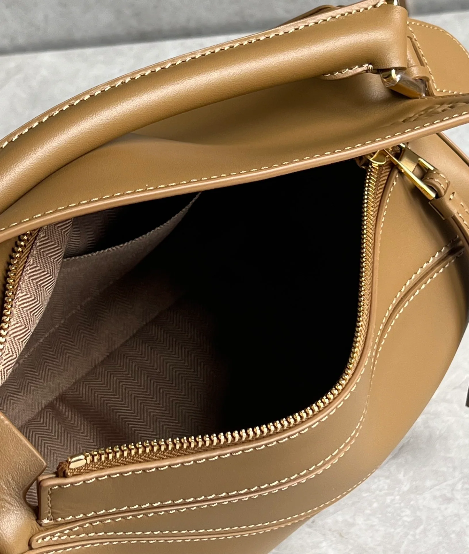 Кожаная сумка через плечо Loewe Puzzle - коричневый дуб