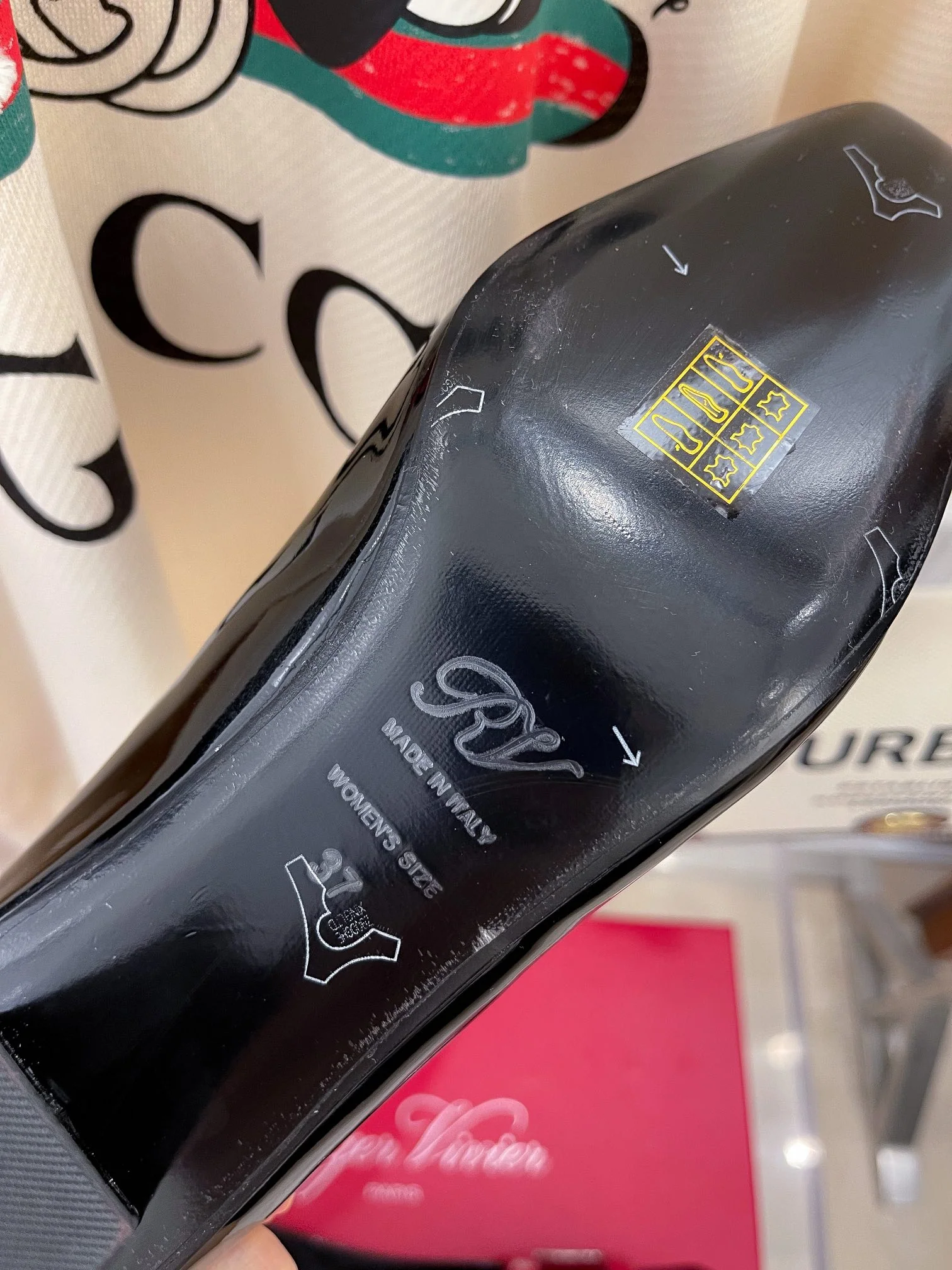 Блочный каблук RV-4-5 см - черный с серебряной пряжкой