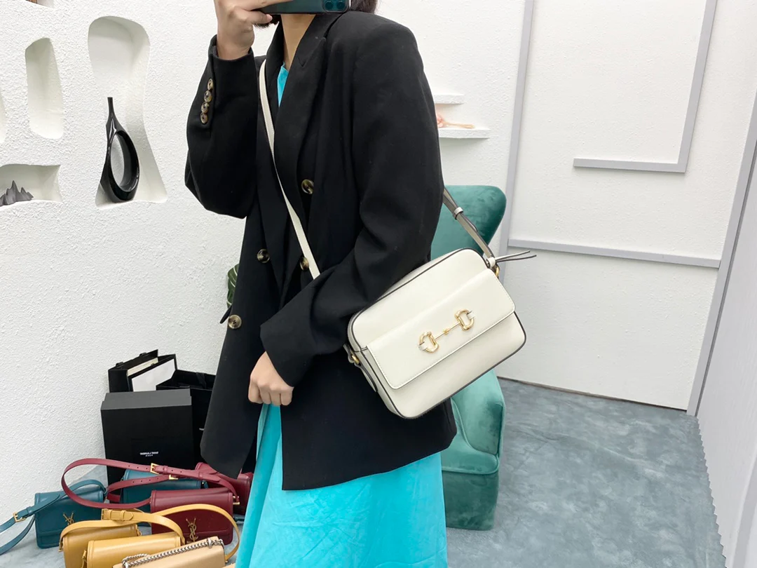 Сумка для фотоаппарата Gucci 1955 с пряжкой в ??виде подковы - 5 шт.