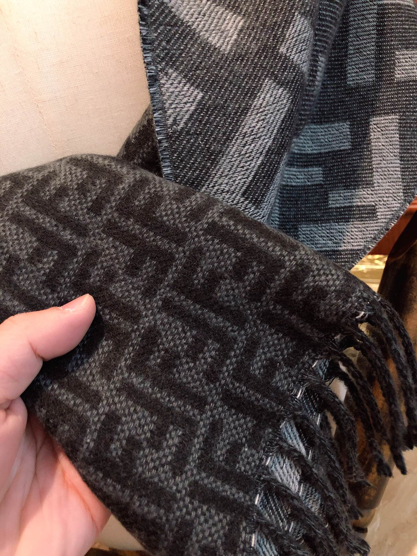 Двусторонний жаккардовый шарф Fendi - 38 см - 190 см