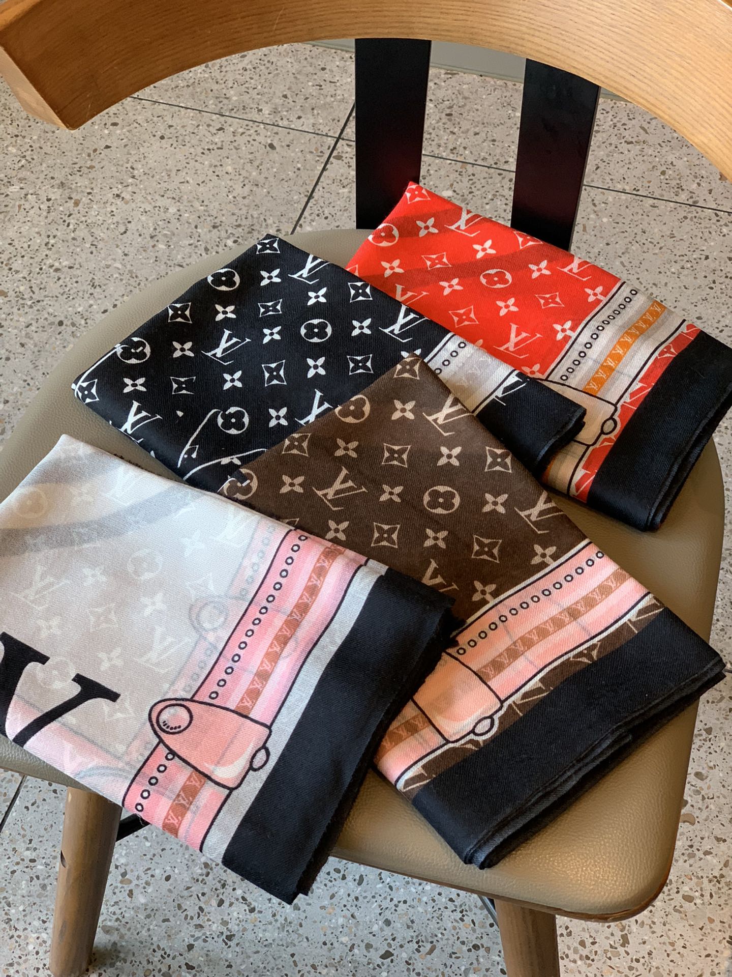 LV - Шарф с изображением тигра и животных - 200 - 110 см - 100 г - Чистый кашемир - Красный