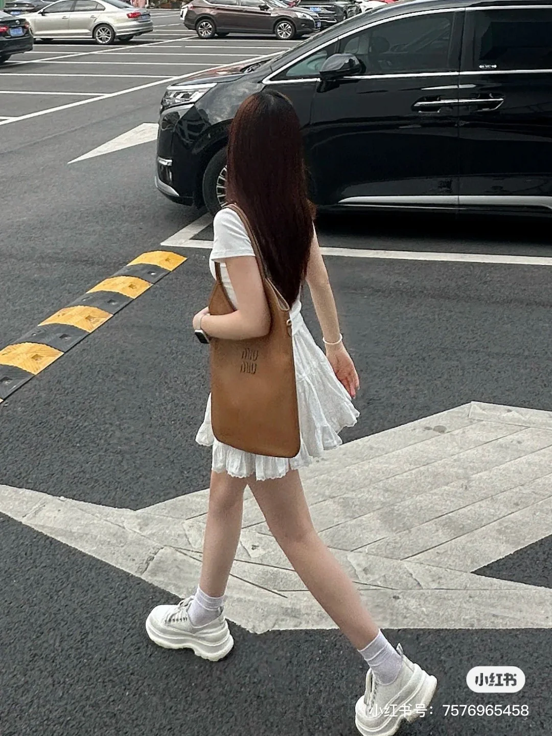 Сумка-хобо Miu Miu Ivy — носить и делиться