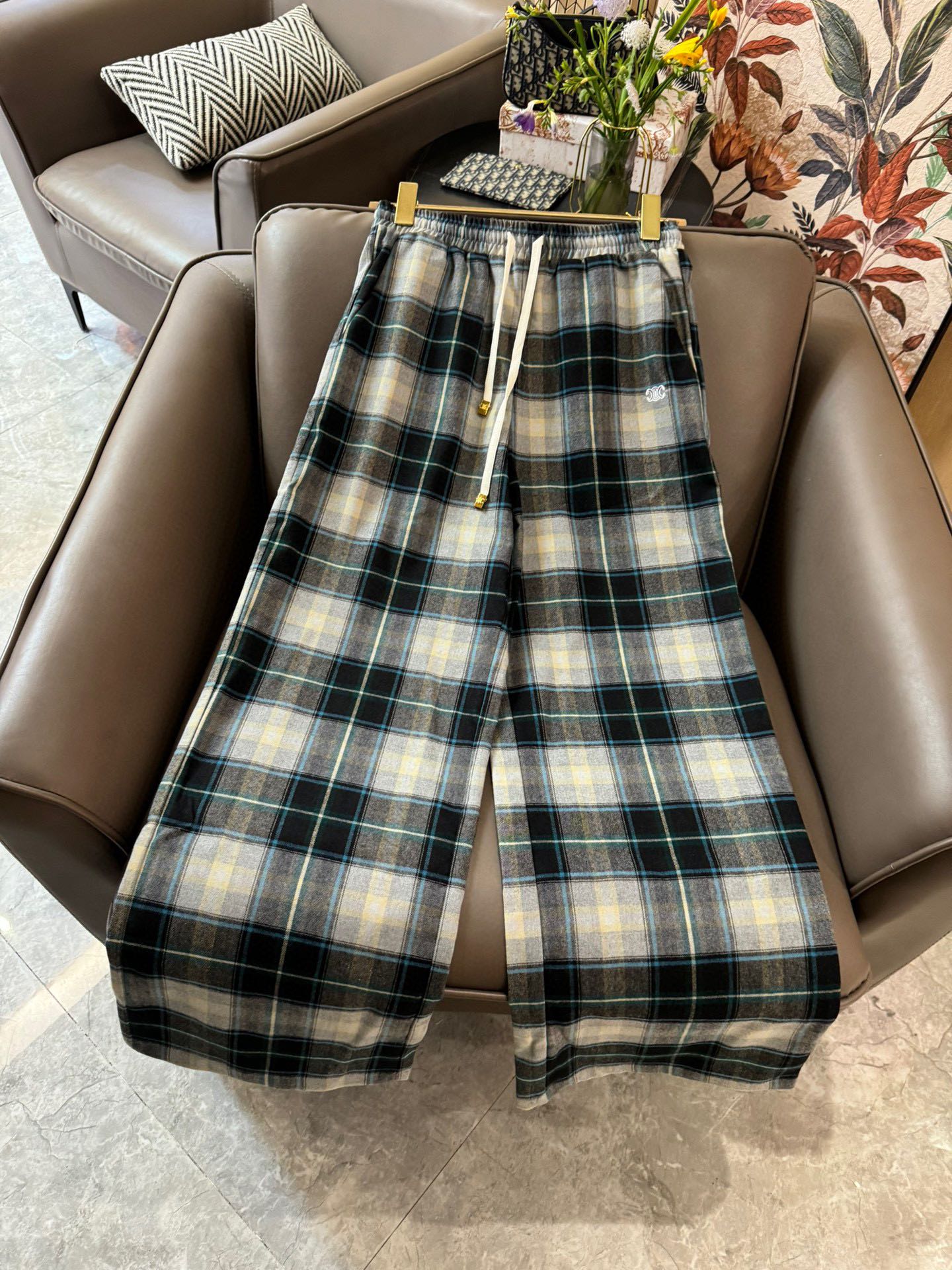 Брюки в клетку Celine 2403 - черные