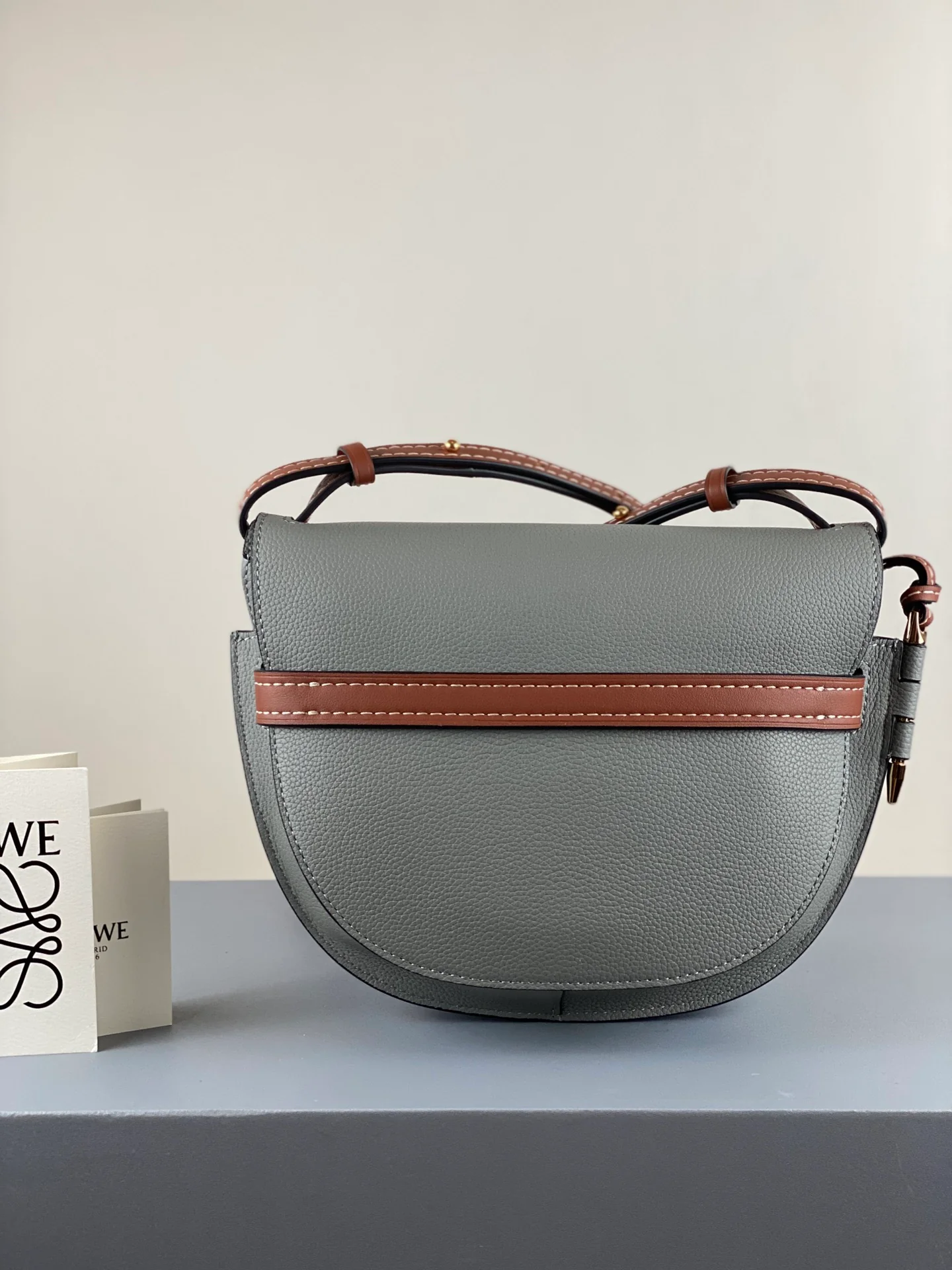 Loewe-gate-small-20x19x11-5-cm-9