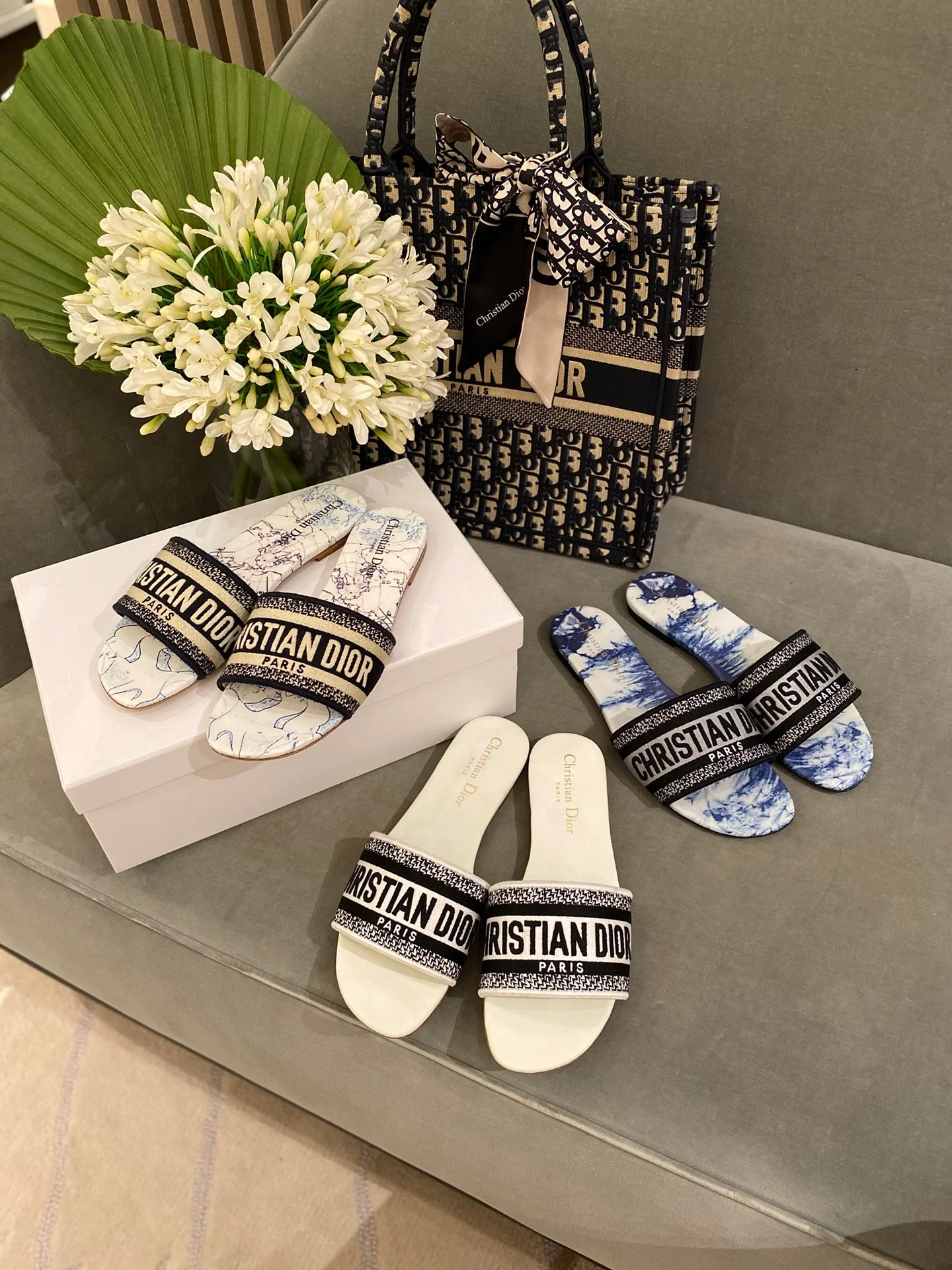 Туфли Dior с мраморной вышивкой на массивном каблуке