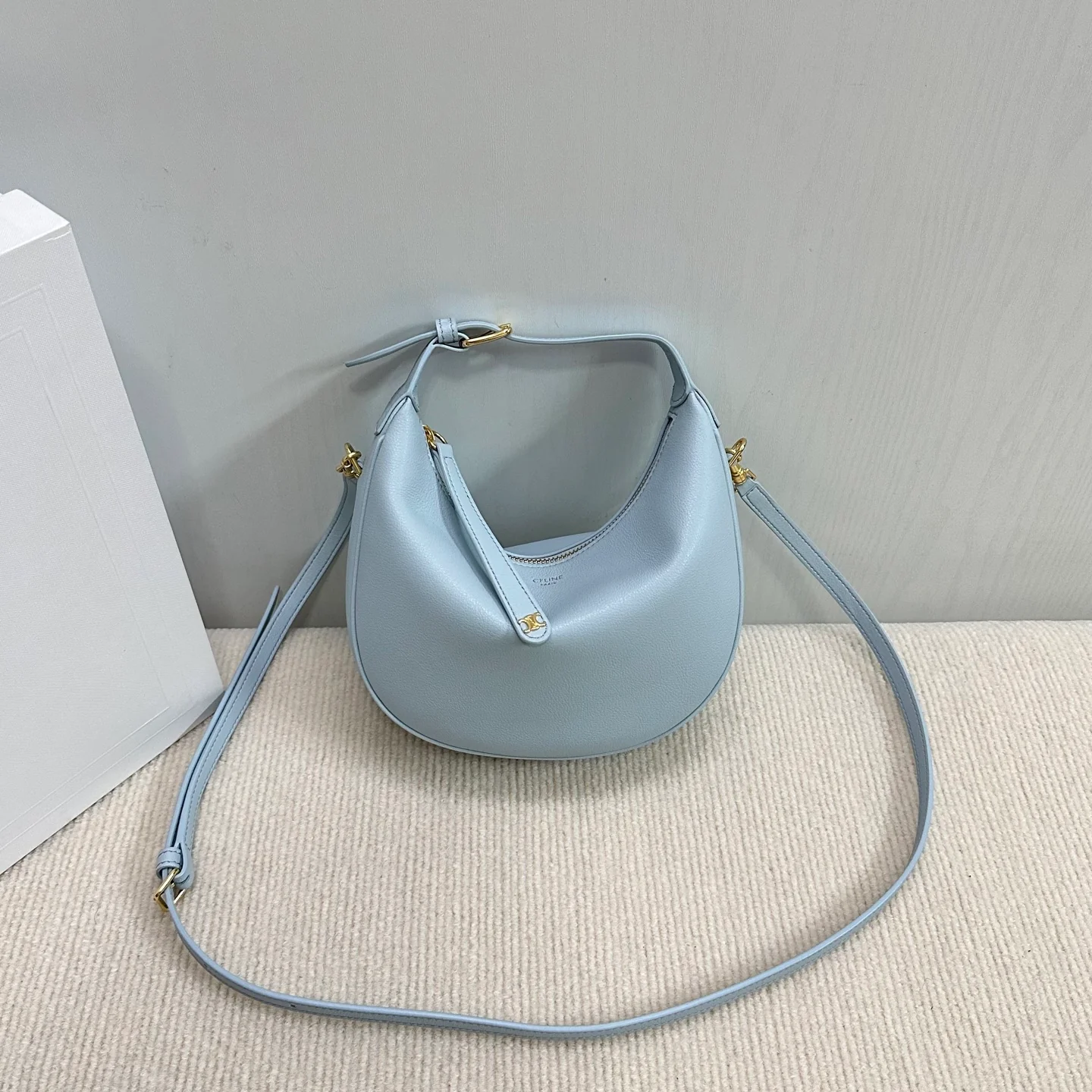 Сумка Celine Lulu Crescent Bag - Ледяной синий