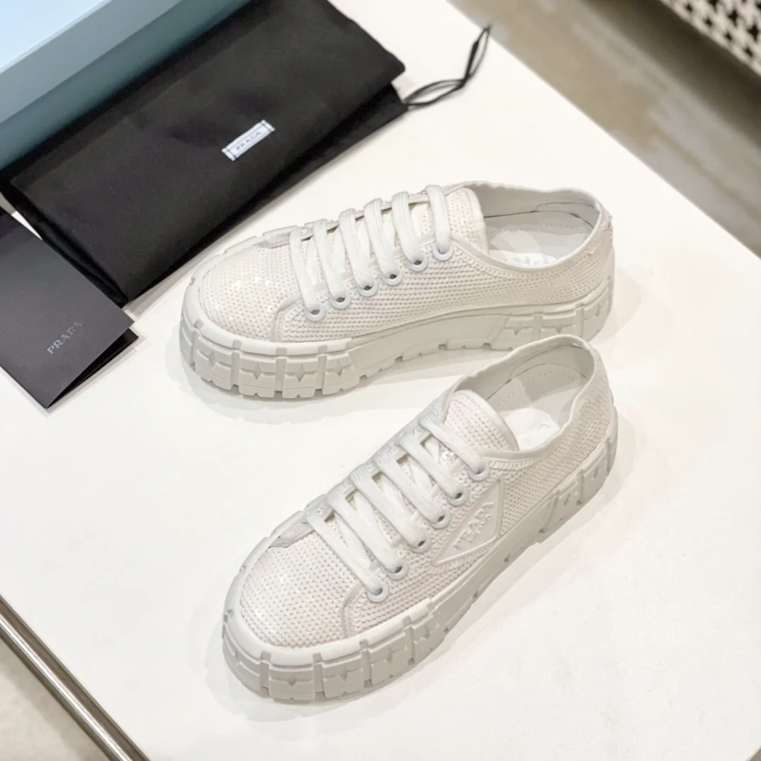 Обувь Prada - кроссовки Prada на платформе с пайетками - белые