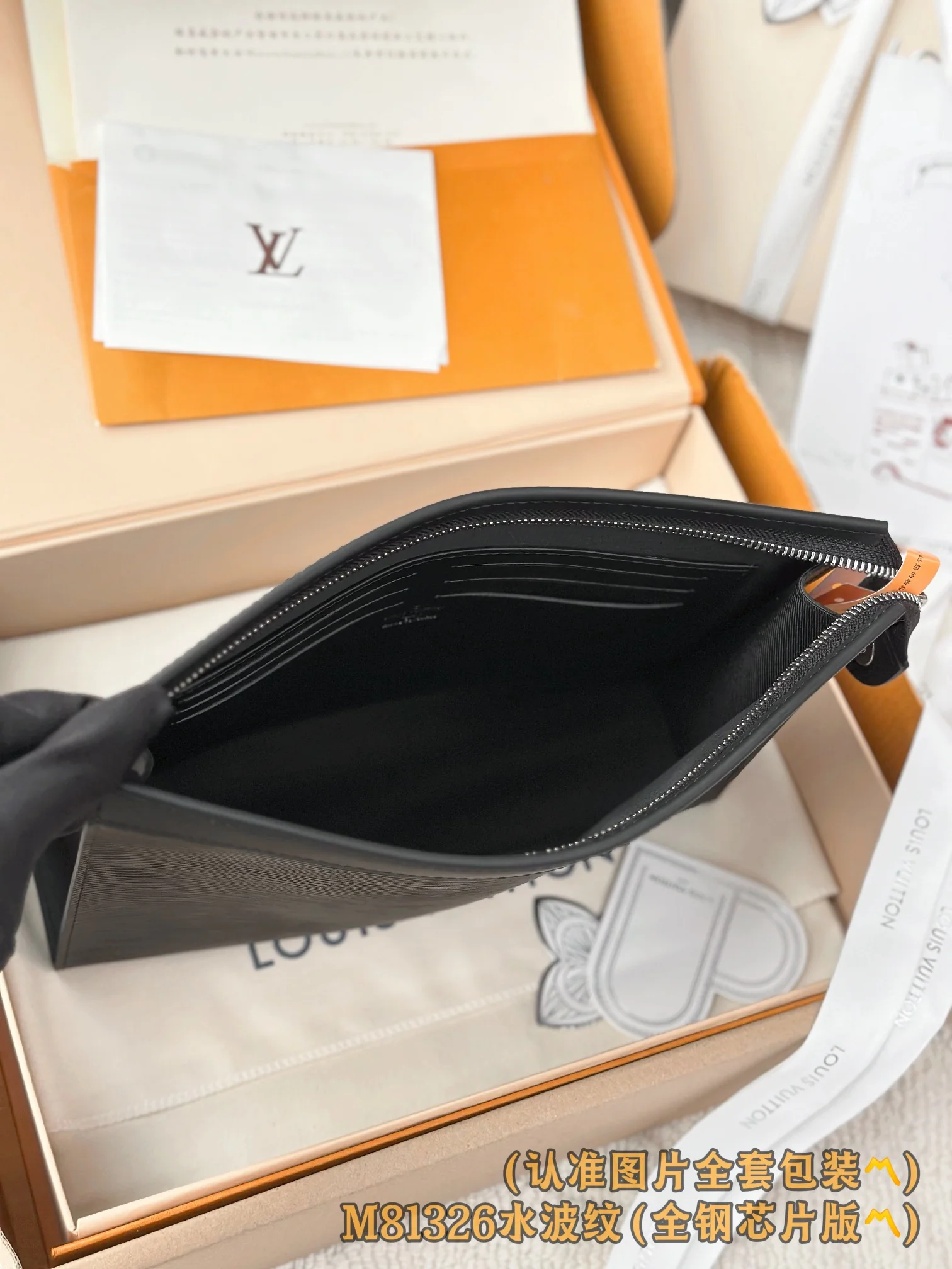 LV-m81326-pochette-voyage клатч с узором 